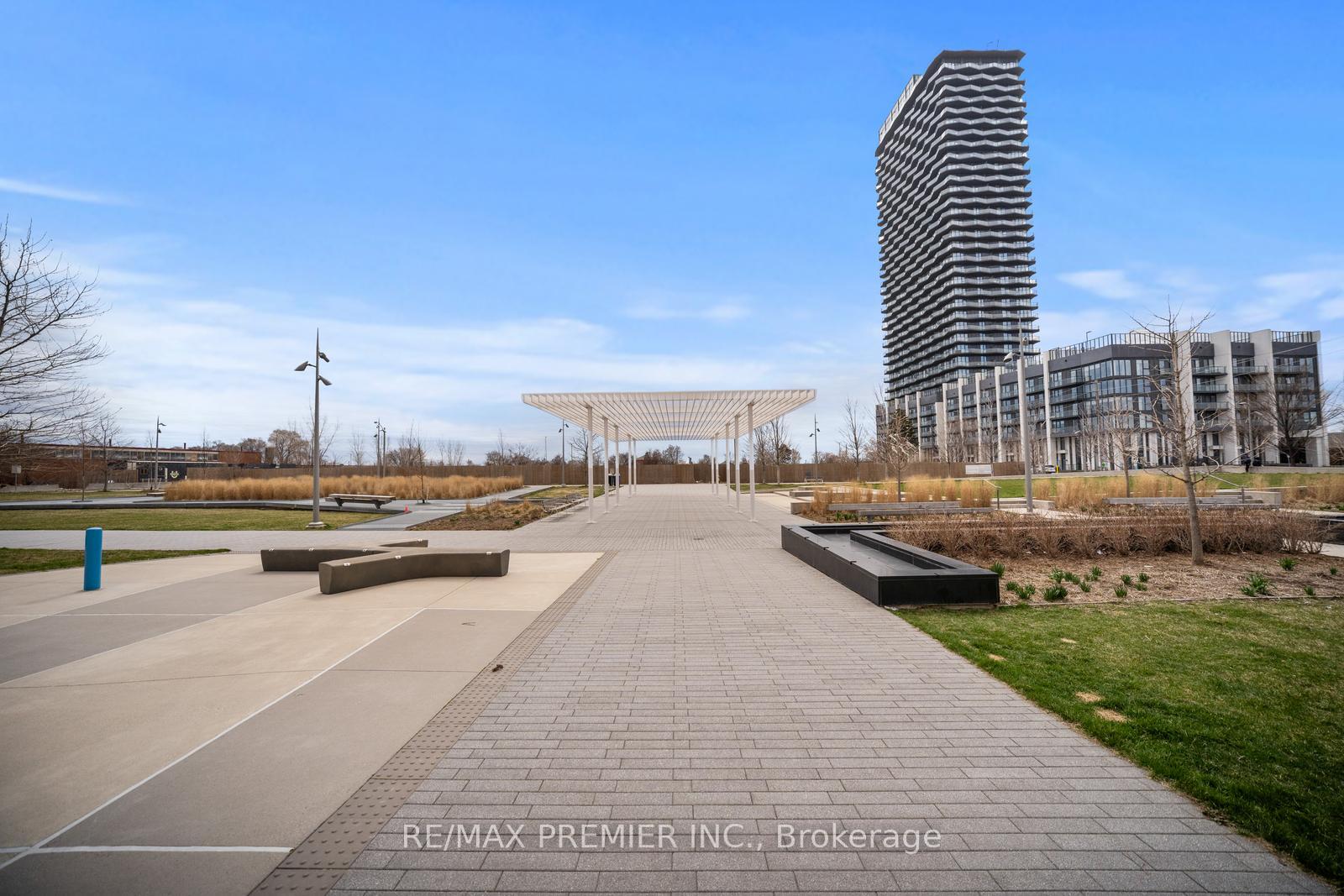 2 Bedrooms Condo at 15 Zorra,  Toronto For sale