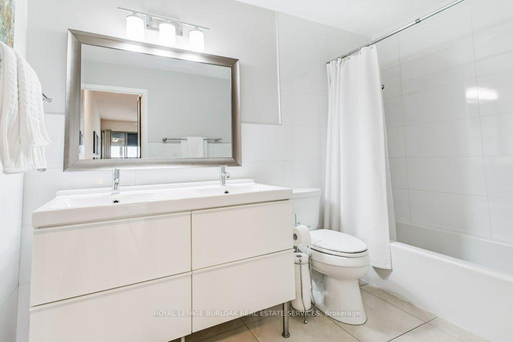 2 Bedrooms Condo at 1201 North Shore, Burlington For sale
