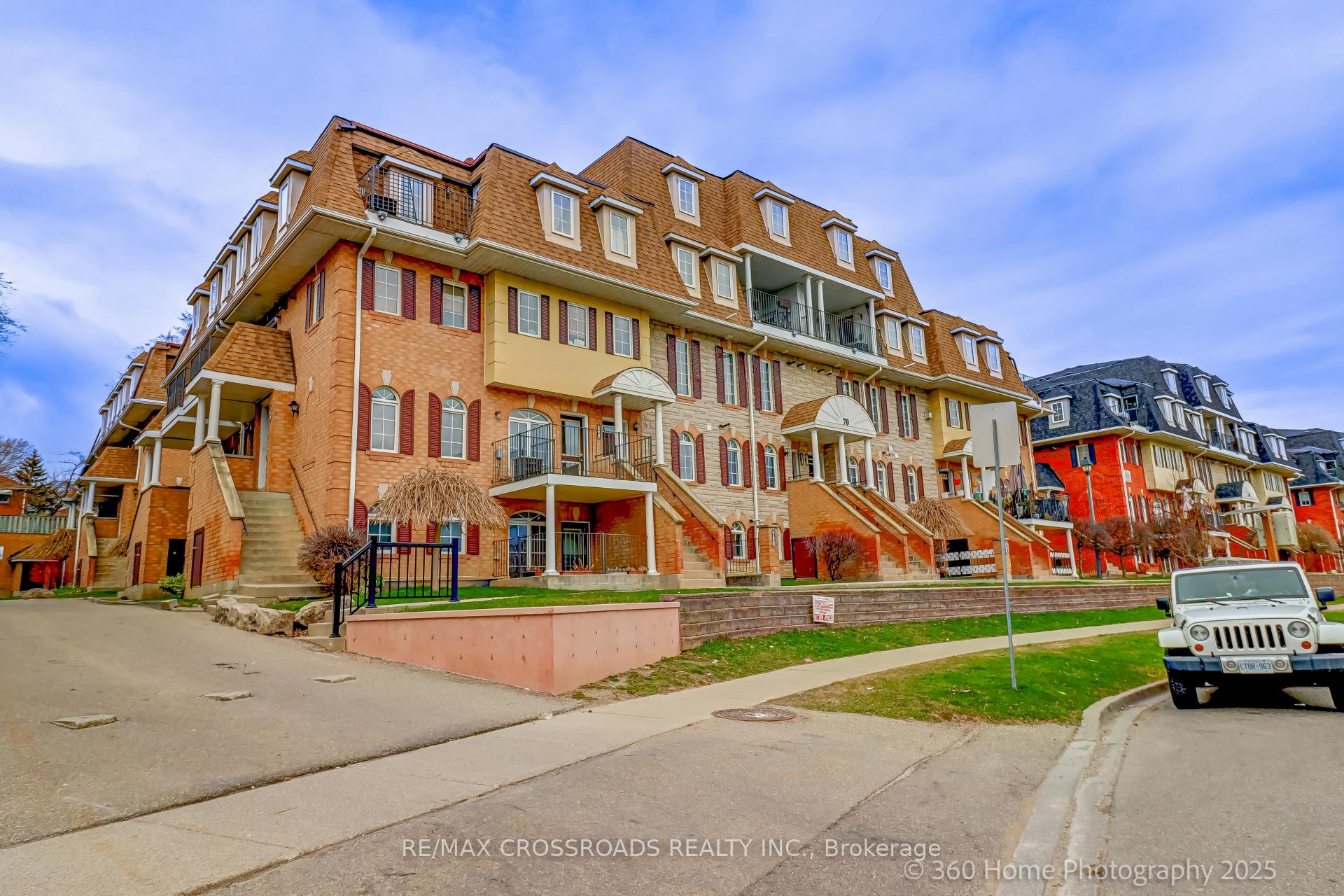 3 Bedrooms Condo at 70 Sidney Belsey,  Toronto For sale