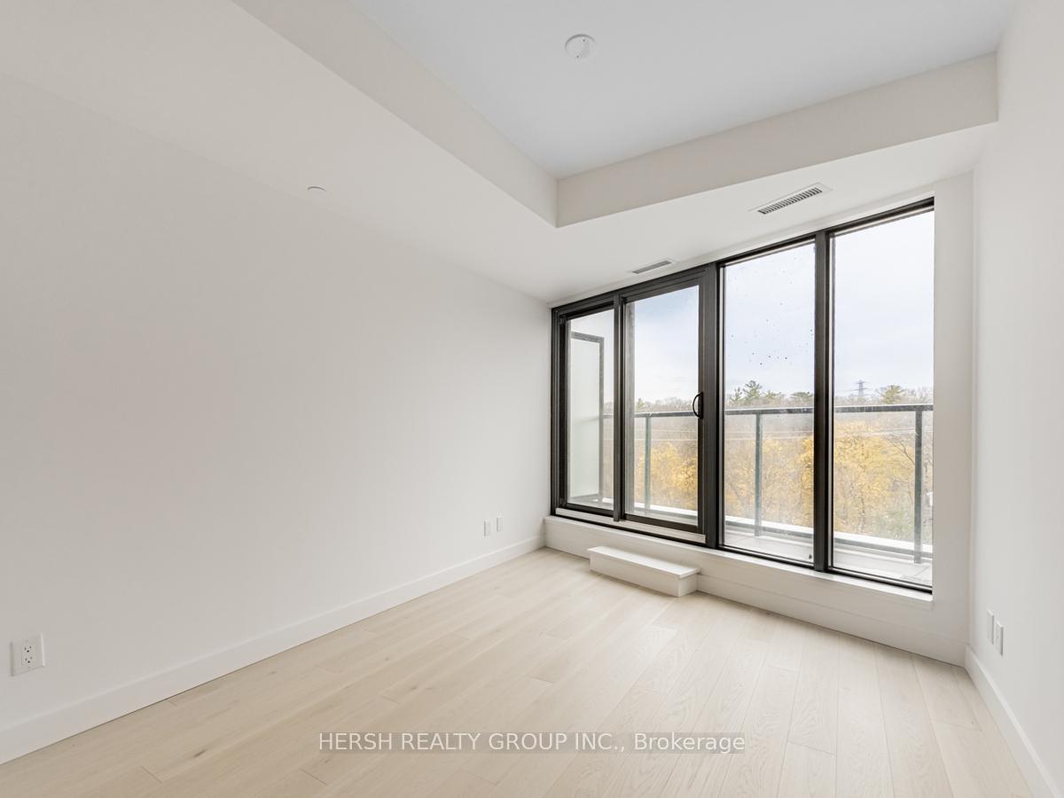 2 Bedrooms Condo at 160 Kingsway,  Toronto For sale