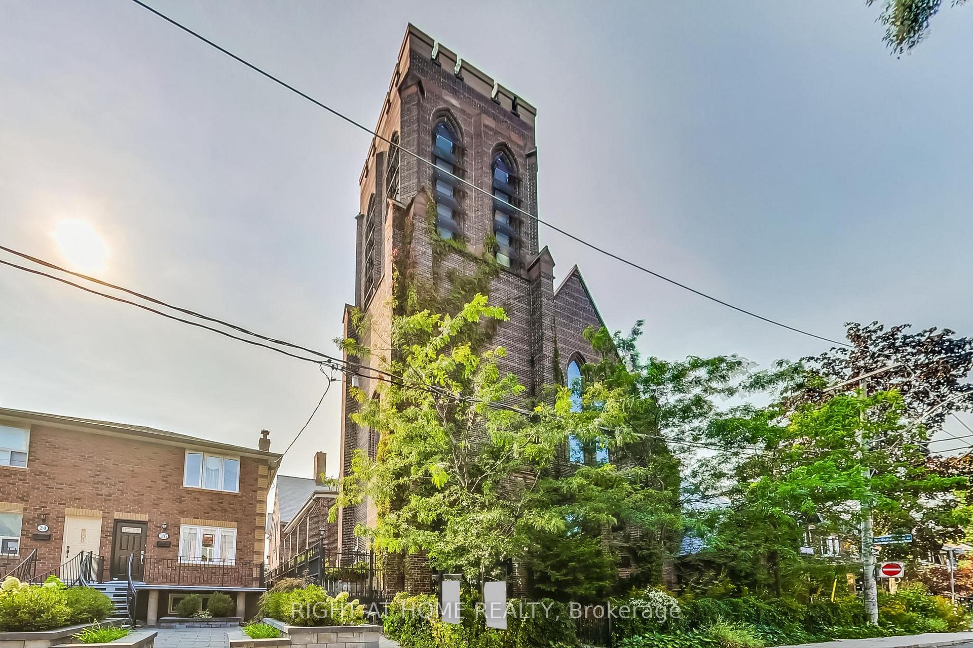 3 Bedrooms Condo at 40 Westmoreland, Toronto For sale