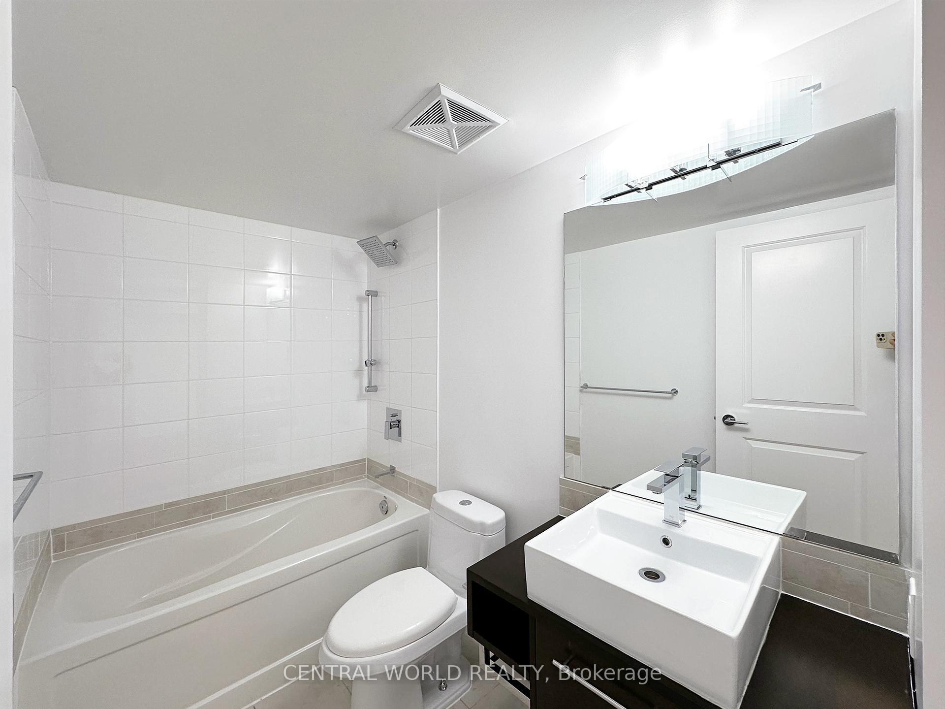 2 Bedrooms Condo at 25 Town Centre,  Toronto For sale