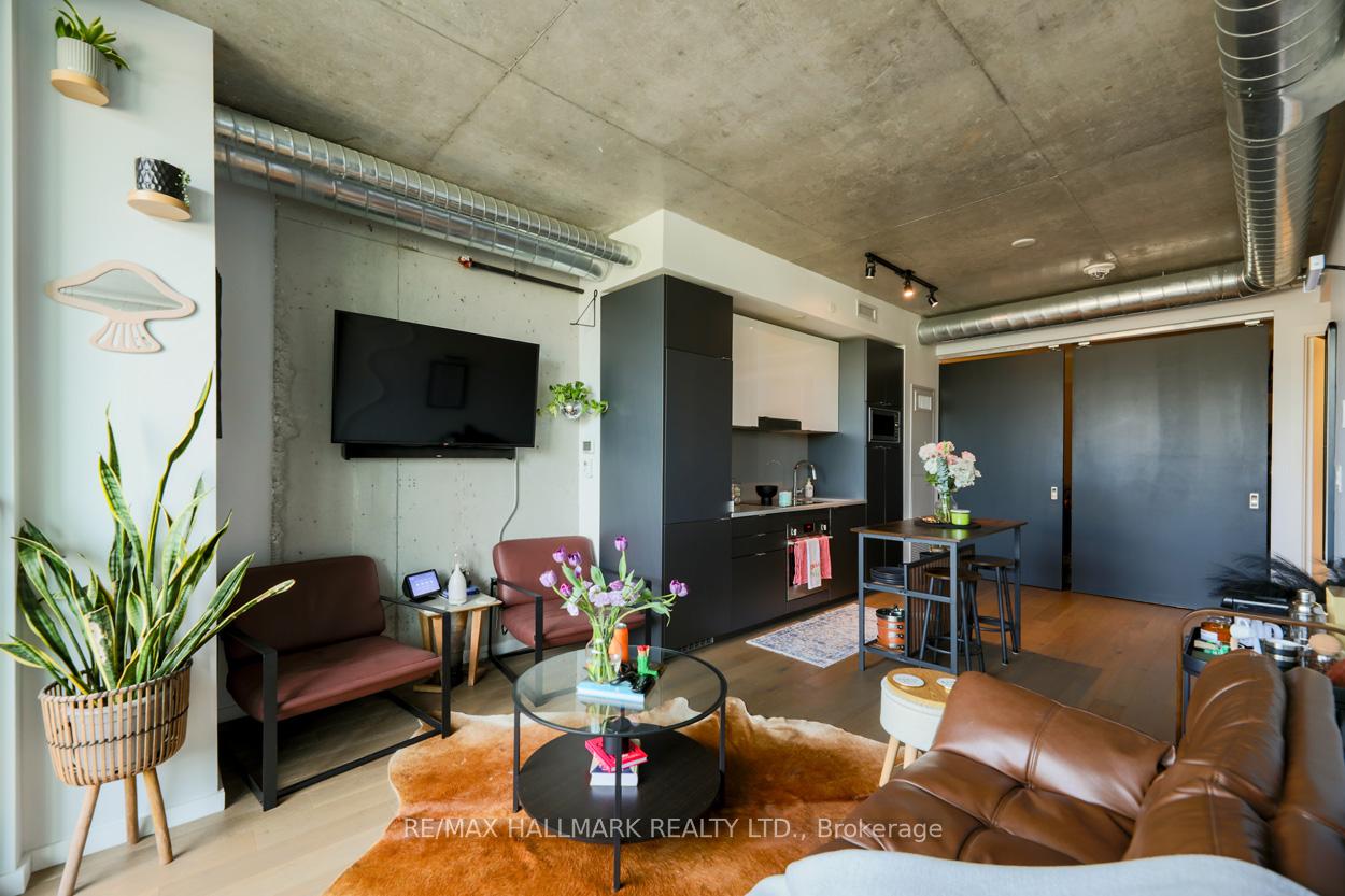 2 Bedrooms Condo at 21 Lawren Harris, Toronto For sale