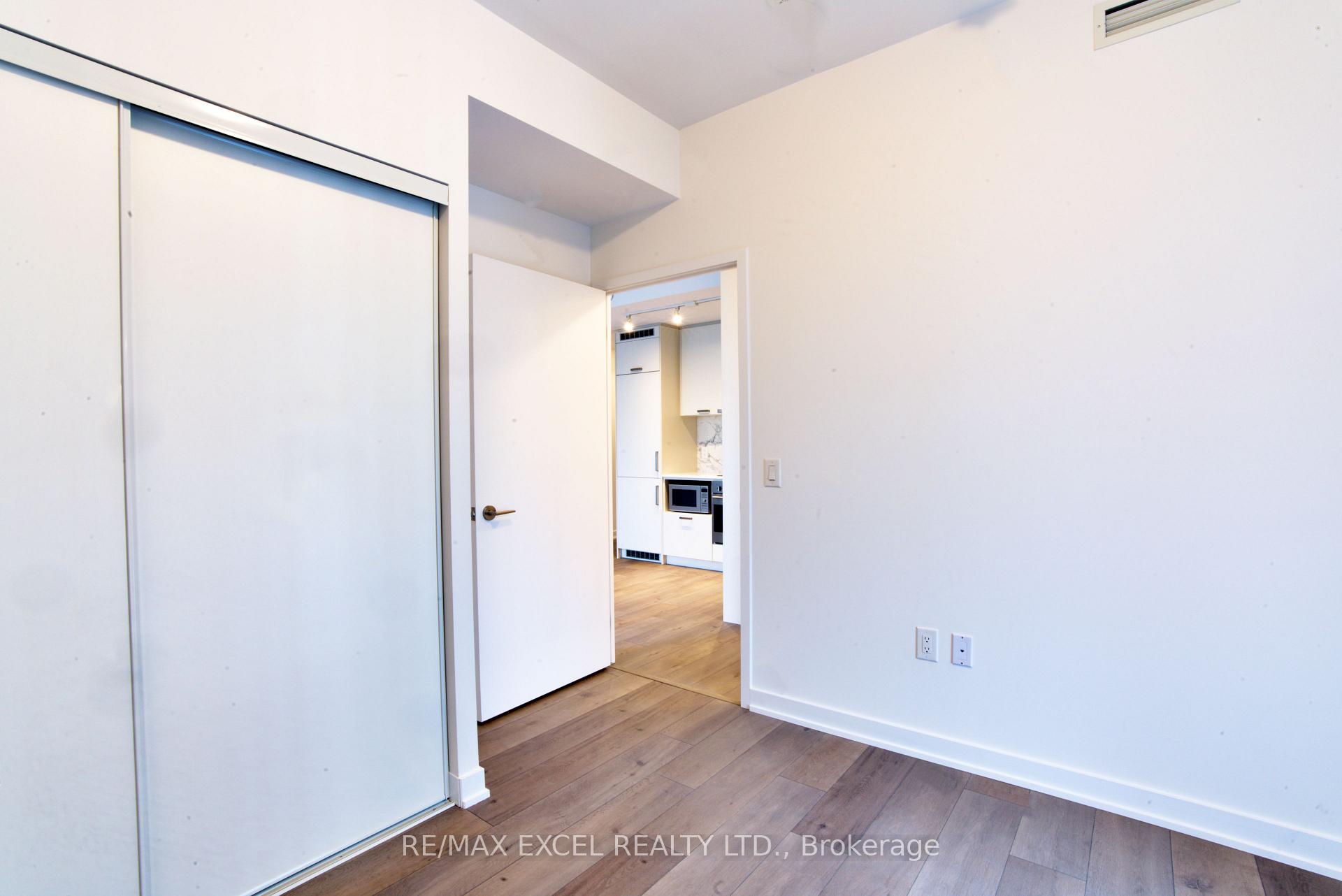 1 Bedroom Condo at 38 Honeycrisp, Vaughan For sale