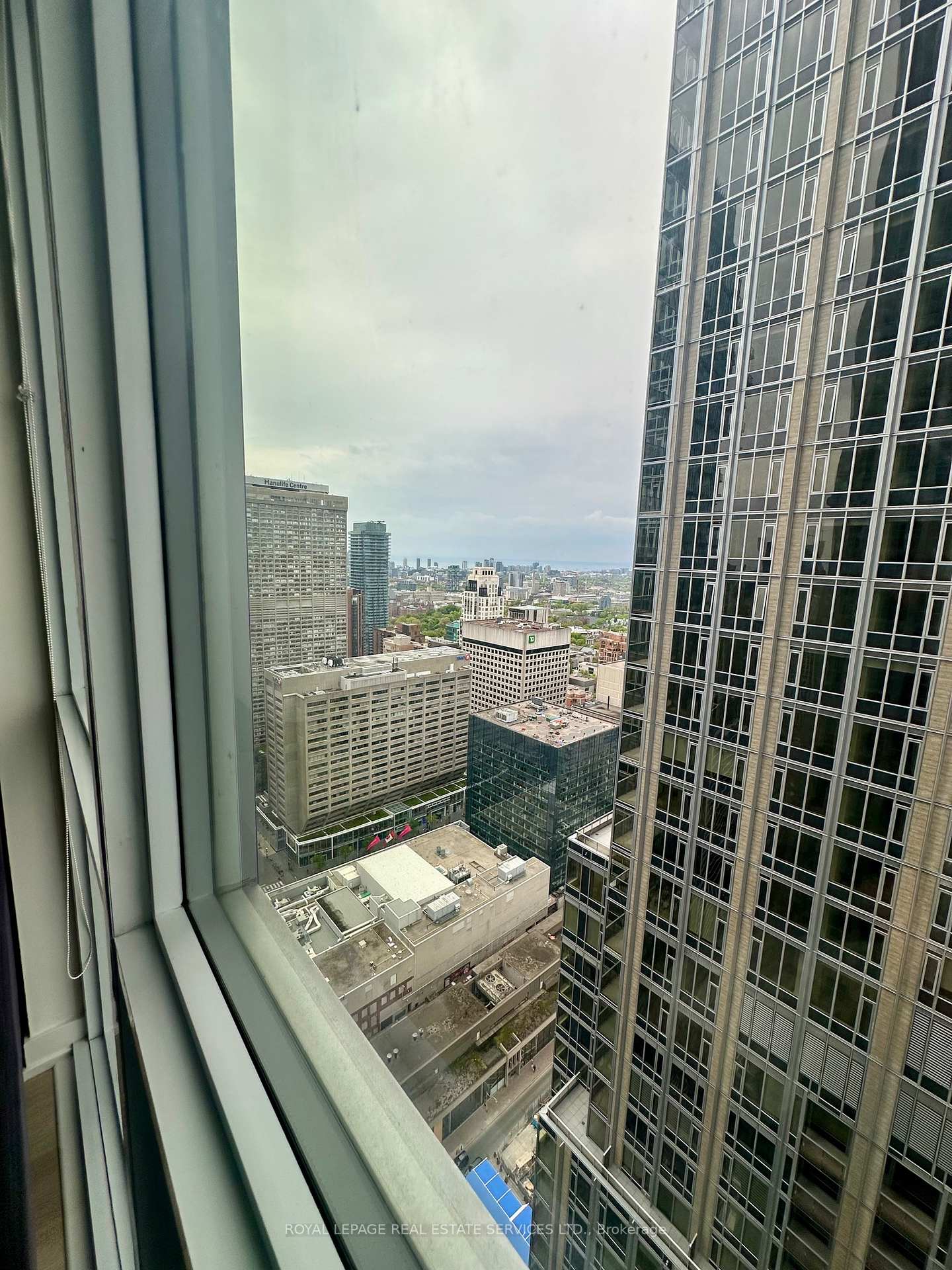 2 Bedrooms Condo at 1 Yorkville, Toronto For sale
