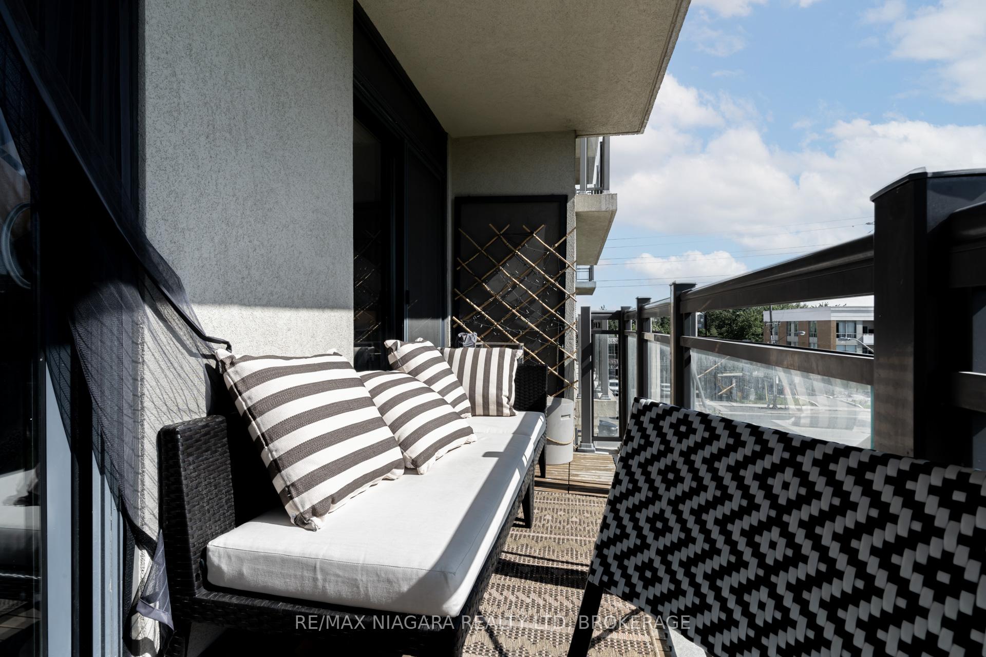 2 Bedrooms Condo at 872 Sheppard, Toronto For sale