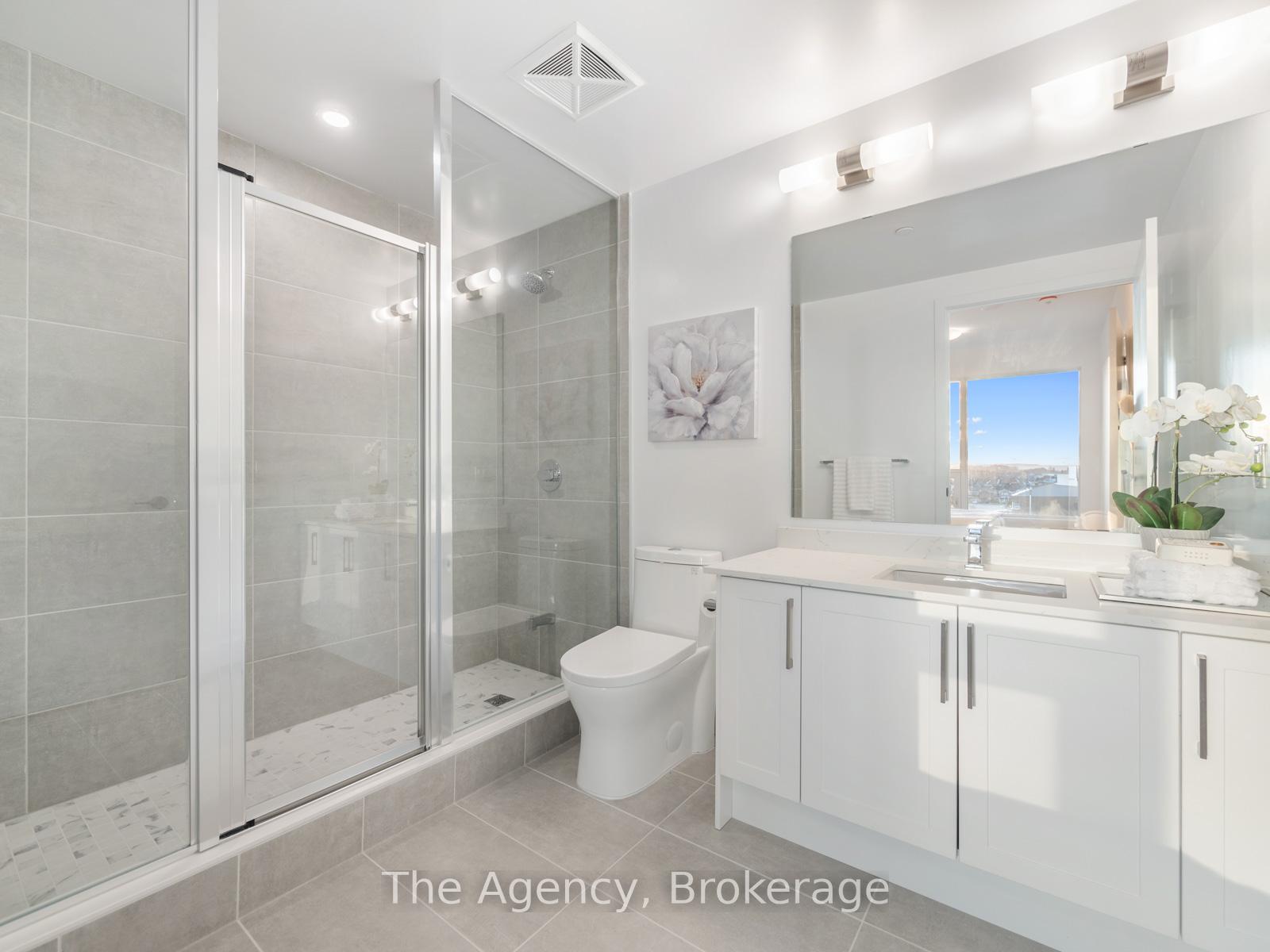 2 Bedrooms Condo at 2450 Old Bronte, Oakville For sale