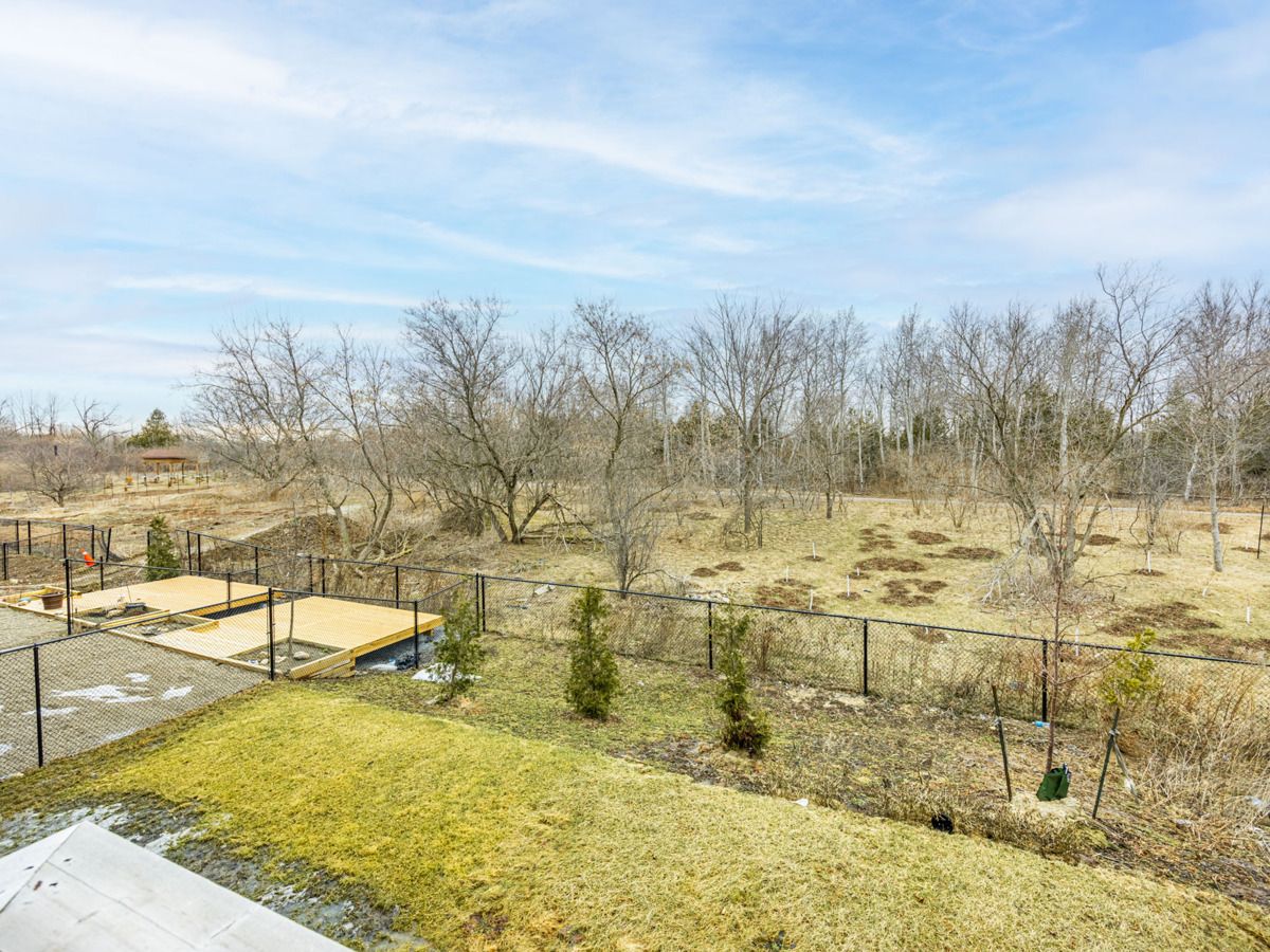 250 Finch Avenue 22