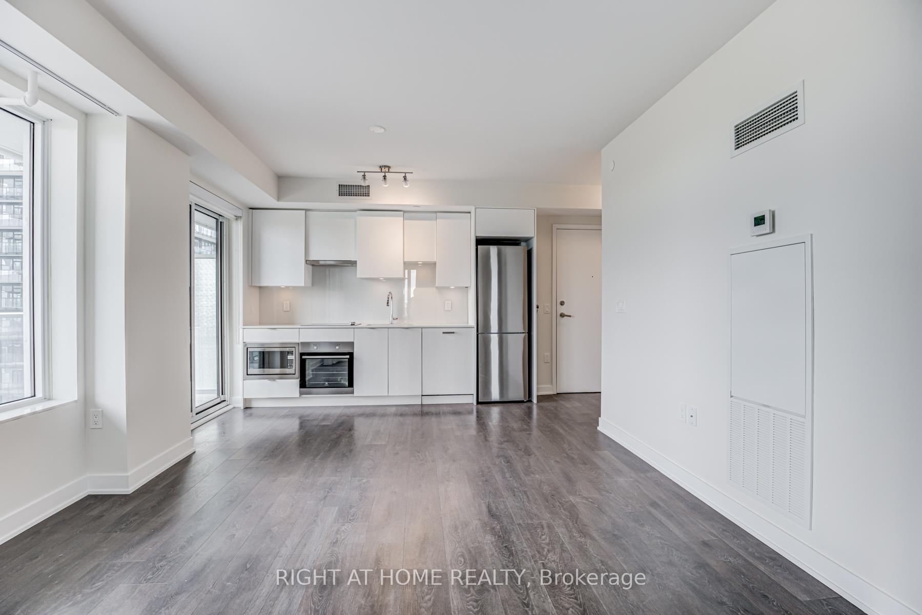 2 Bedrooms Condo at 99 Broadway, Toronto For sale