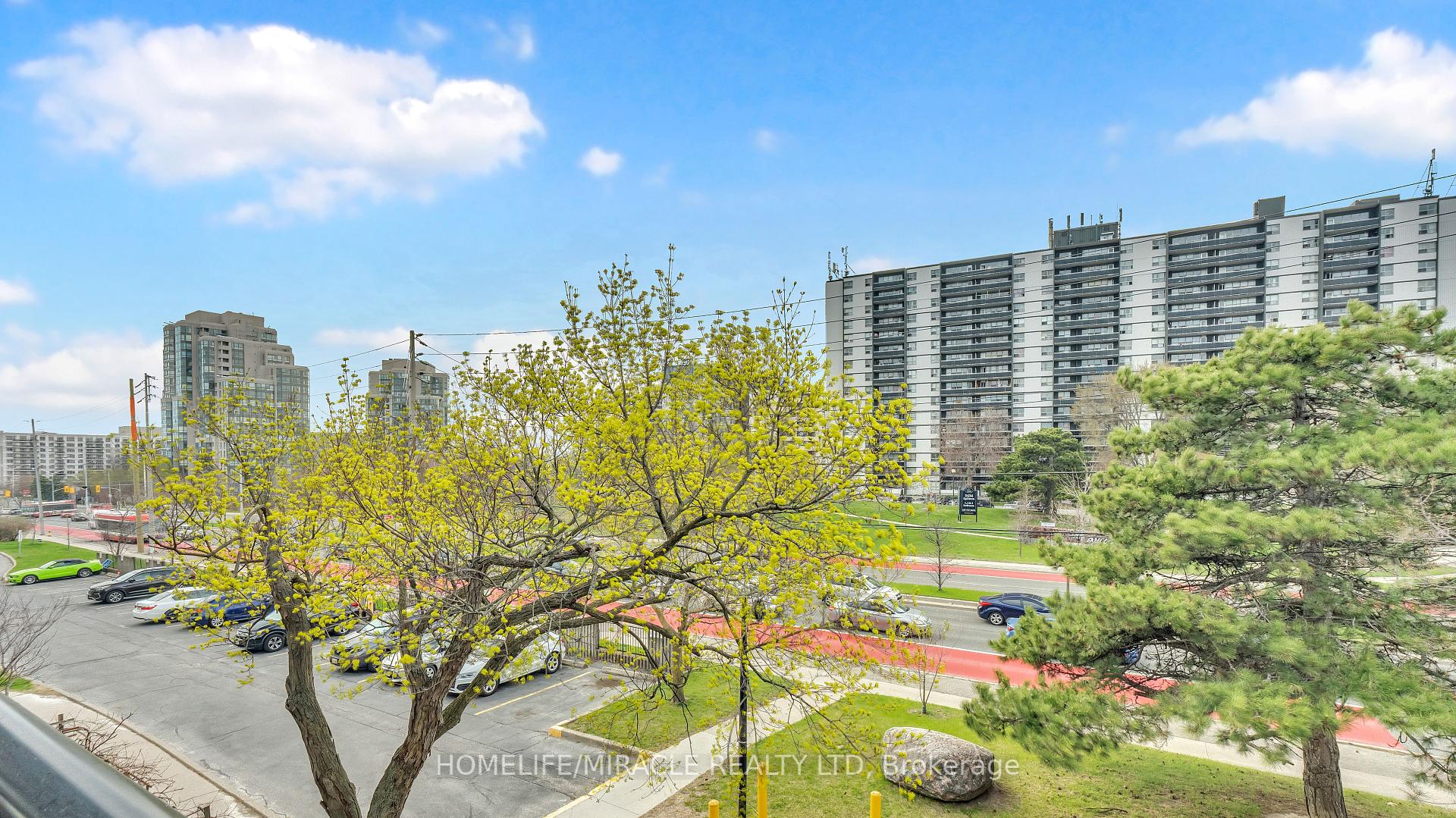 3 Bedrooms Condo at 91 Muir, Toronto For sale