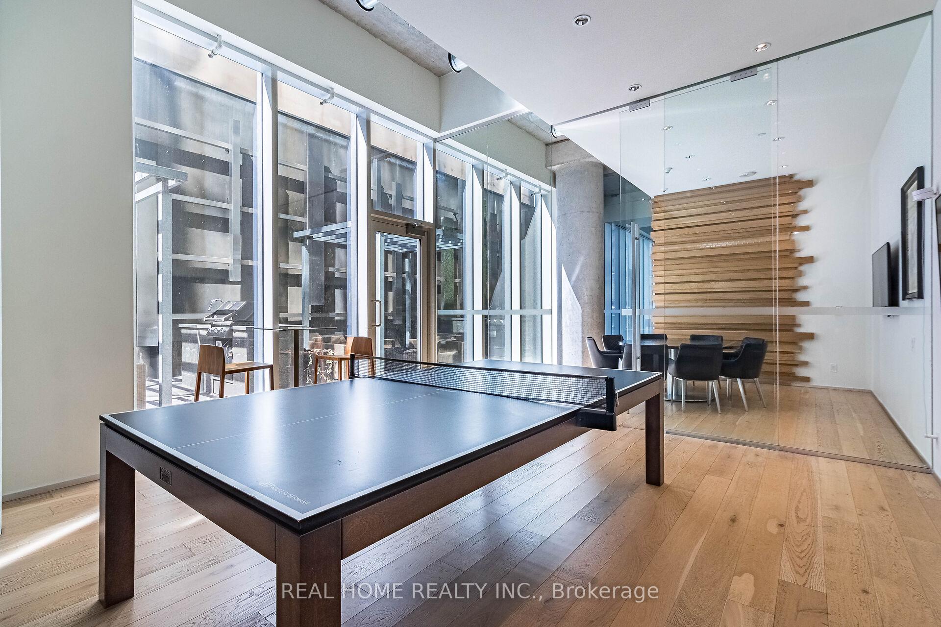 2 Bedrooms Condo at 15 Grenville,  Toronto For sale