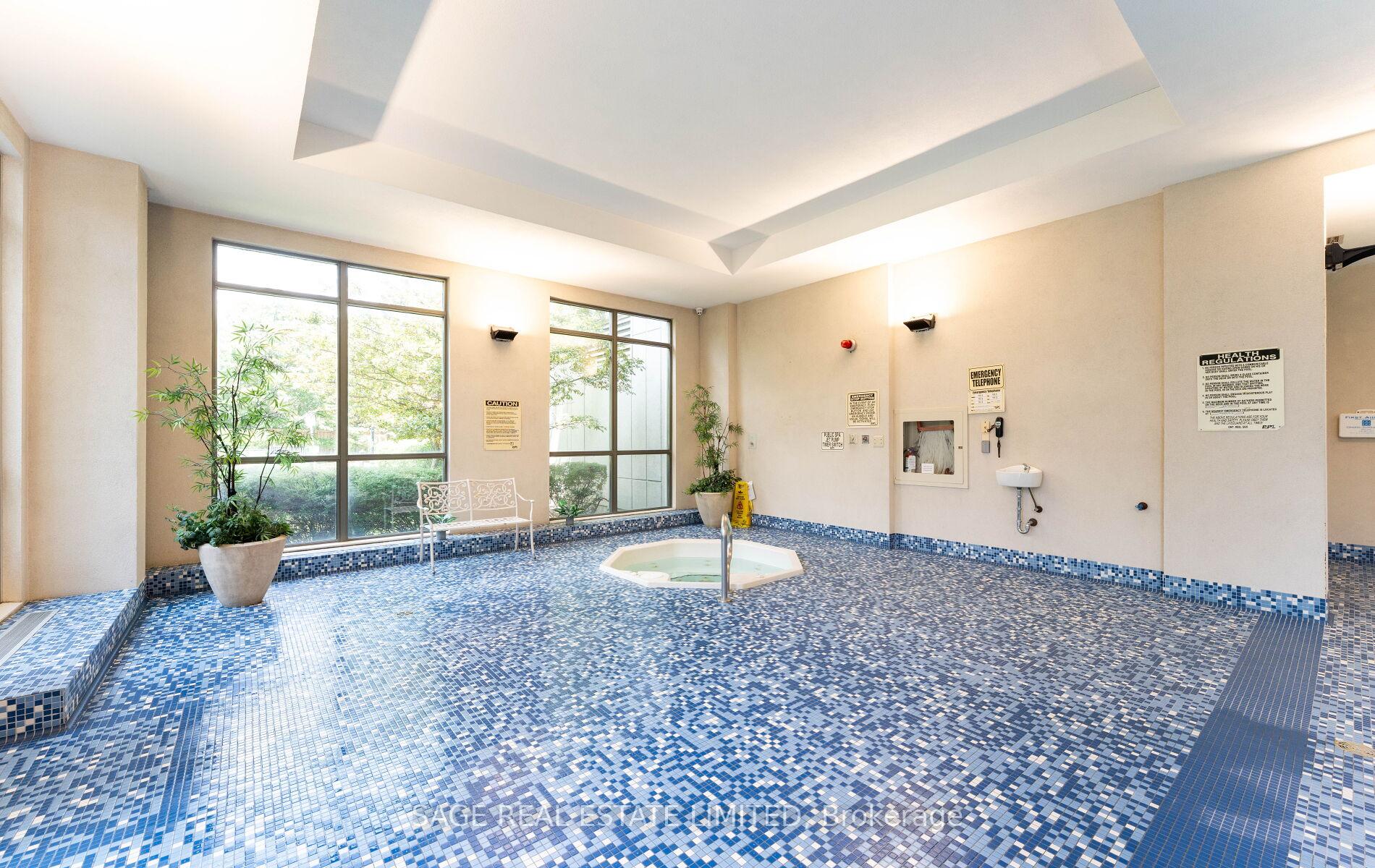 2 Bedrooms Condo at 88 Promenade, Vaughan For sale