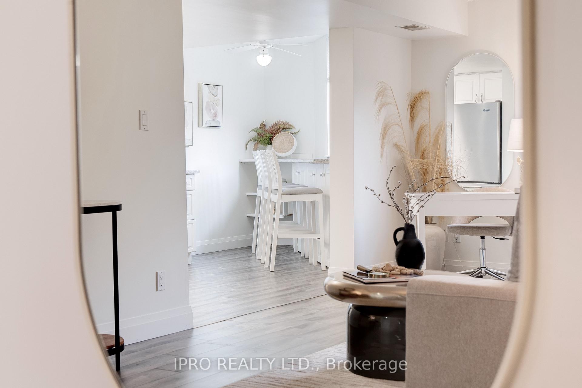 2 Bedrooms Condo at 3499 Upper Middle, Burlington For sale