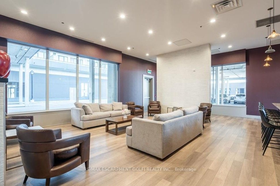 550 North Service Road, #404