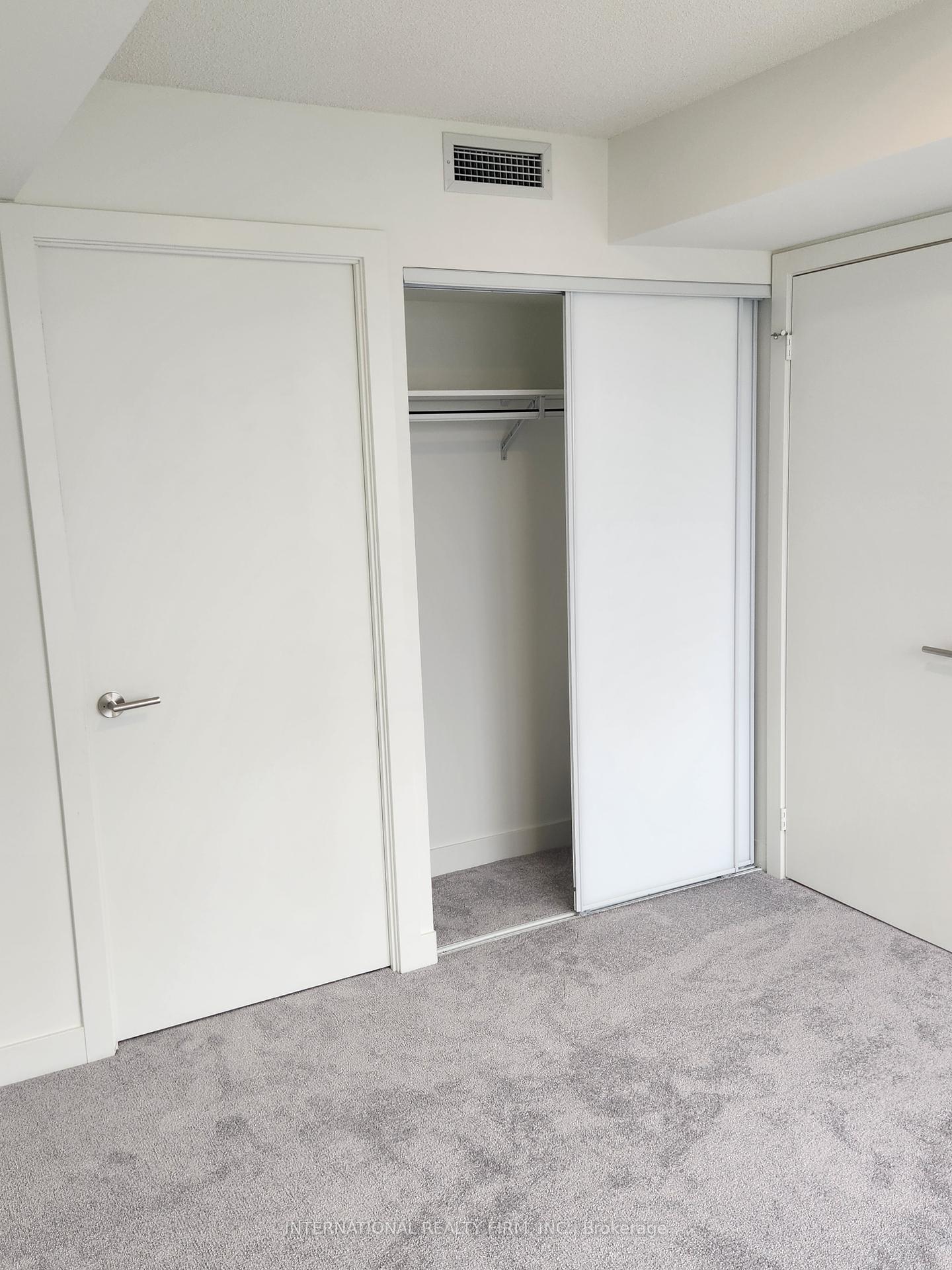 2 Bedrooms Condo at 10 Wilby, Toronto For sale