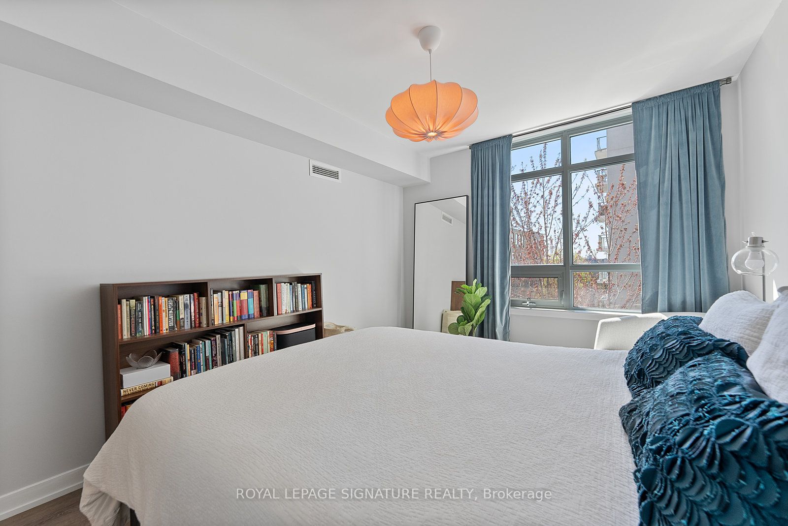 816 Lansdowne Avenue, #410