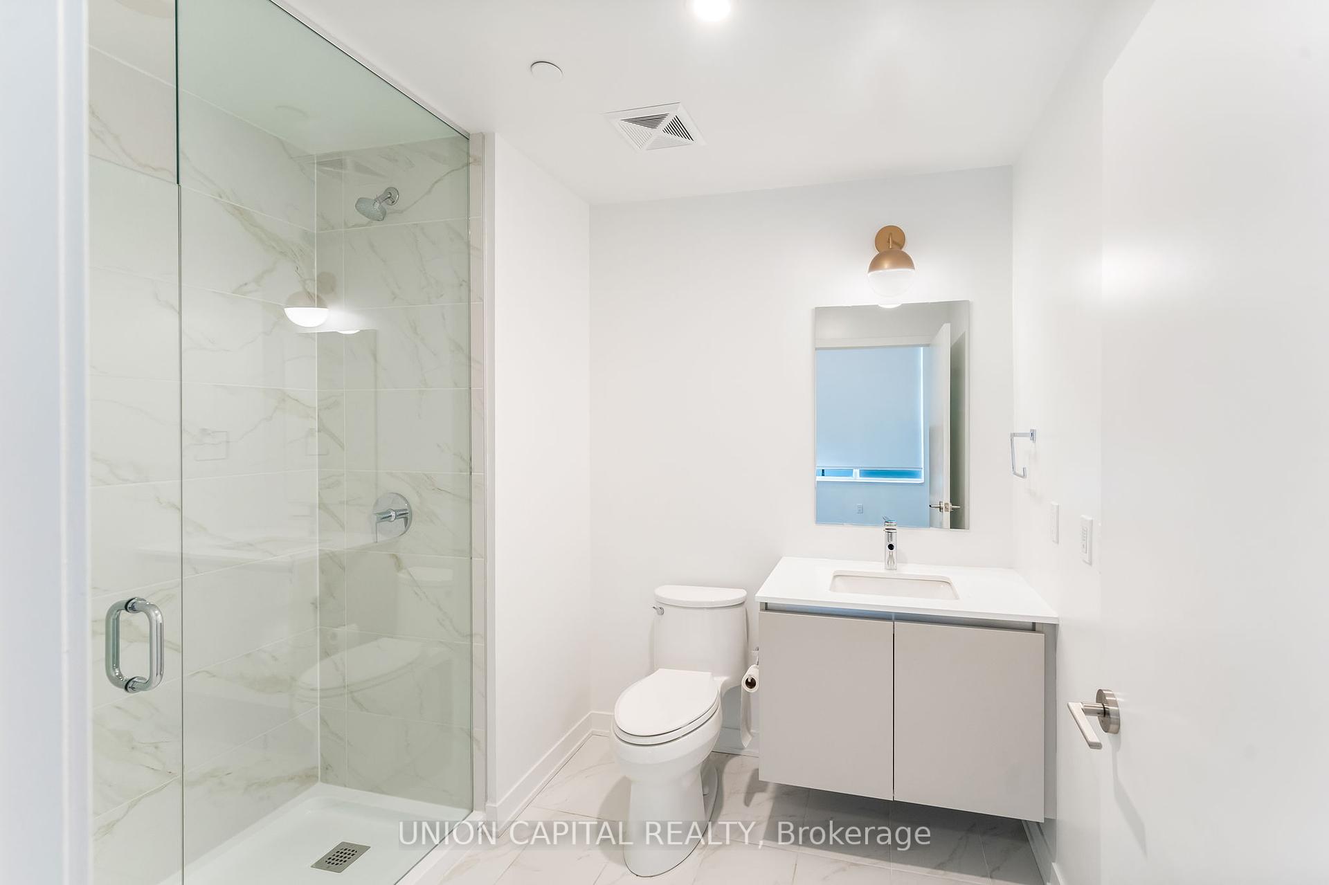 2 Bedrooms Condo at 405 Dundas, Oakville For sale