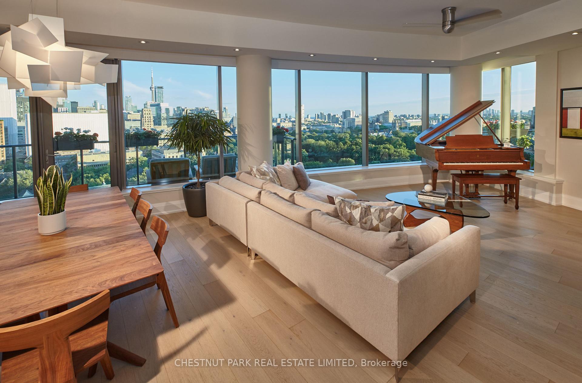 2 Bedrooms Condo at 77 Charles, Toronto For sale
