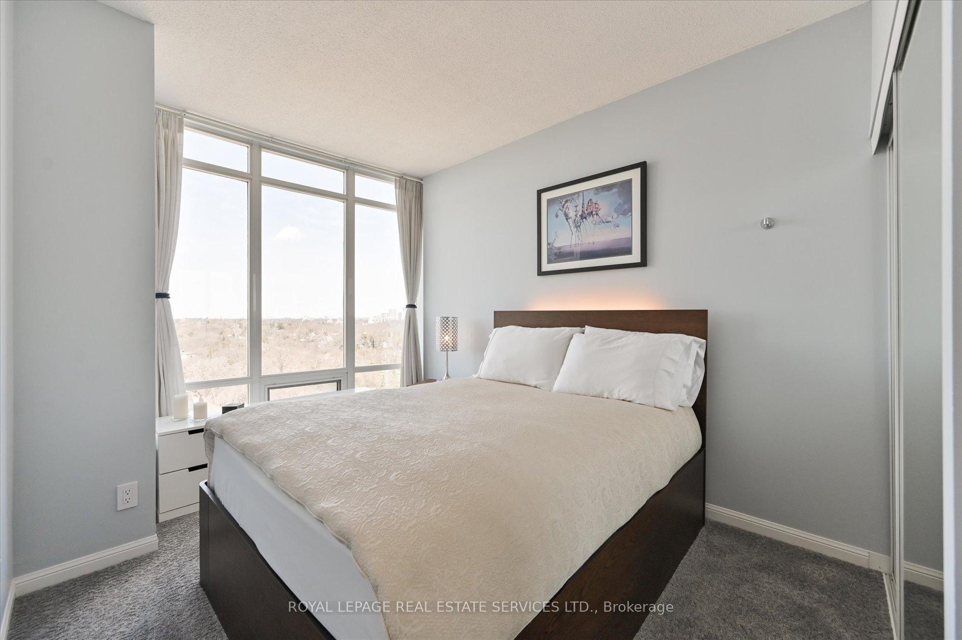 1 Bedroom Condo at 15 Windermere,  Toronto For sale