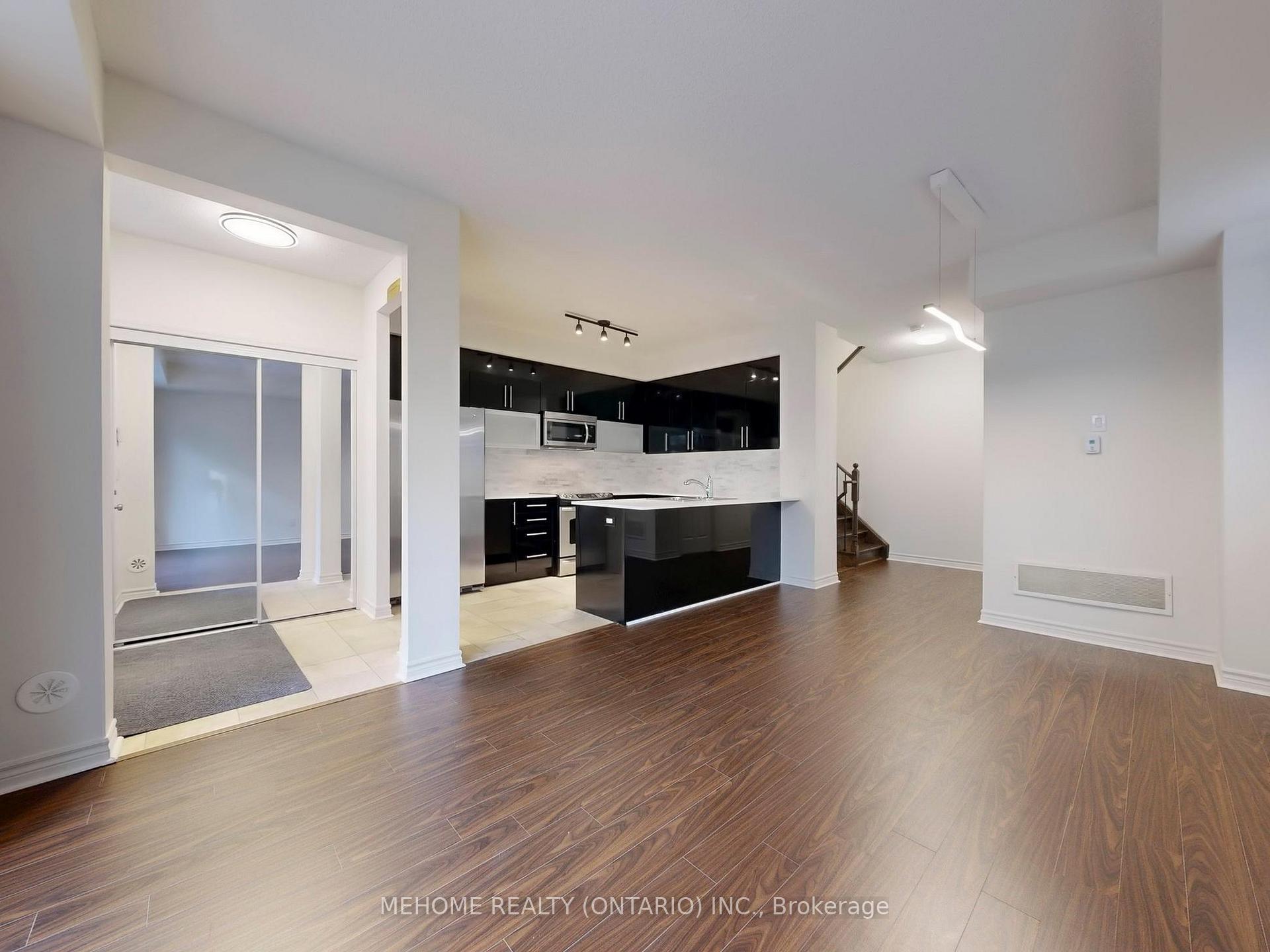 3 Bedrooms Condo at 7 Brighton, Vaughan For sale