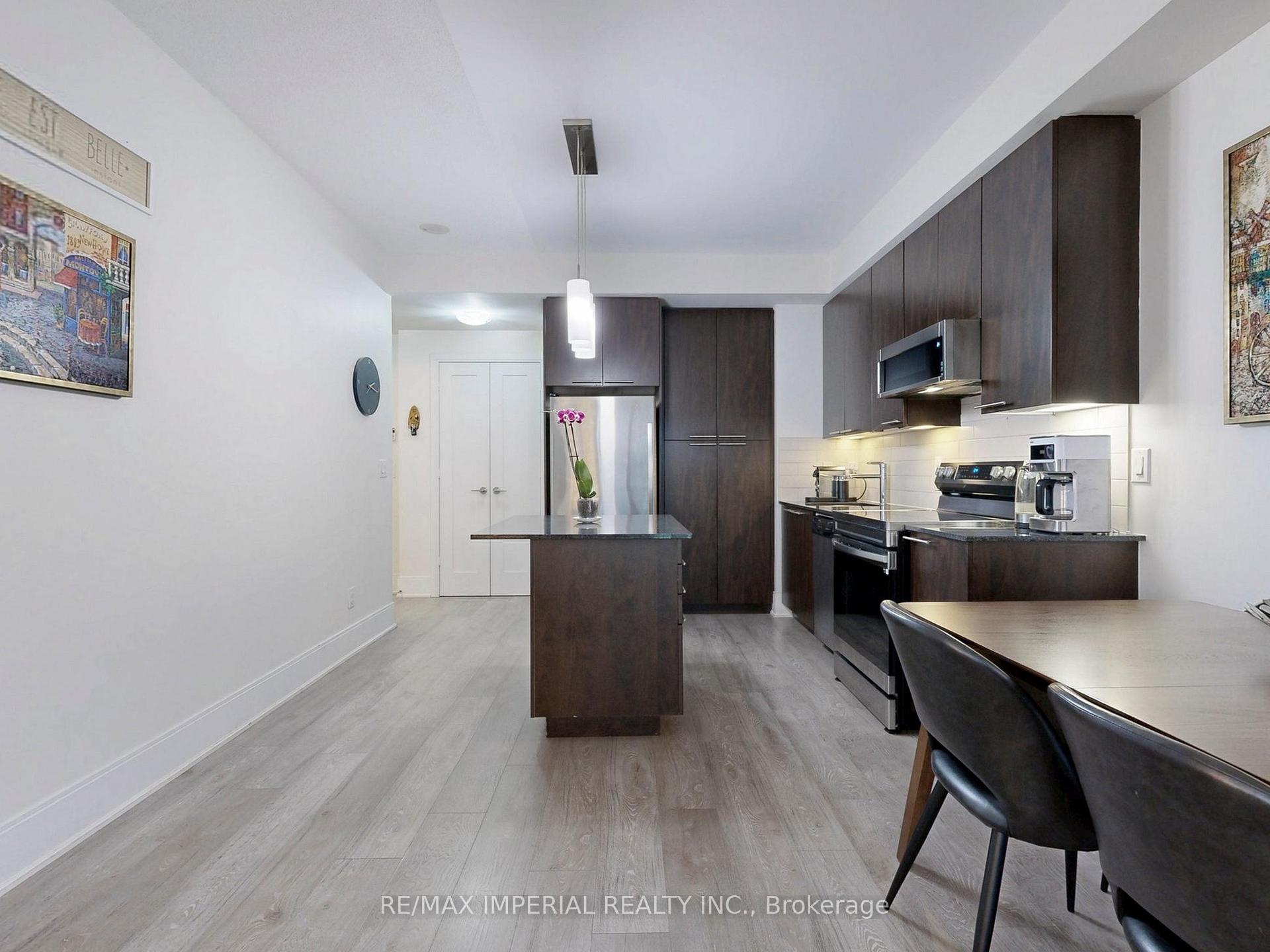 2 Bedrooms Condo at 25 Broadway, Toronto For sale
