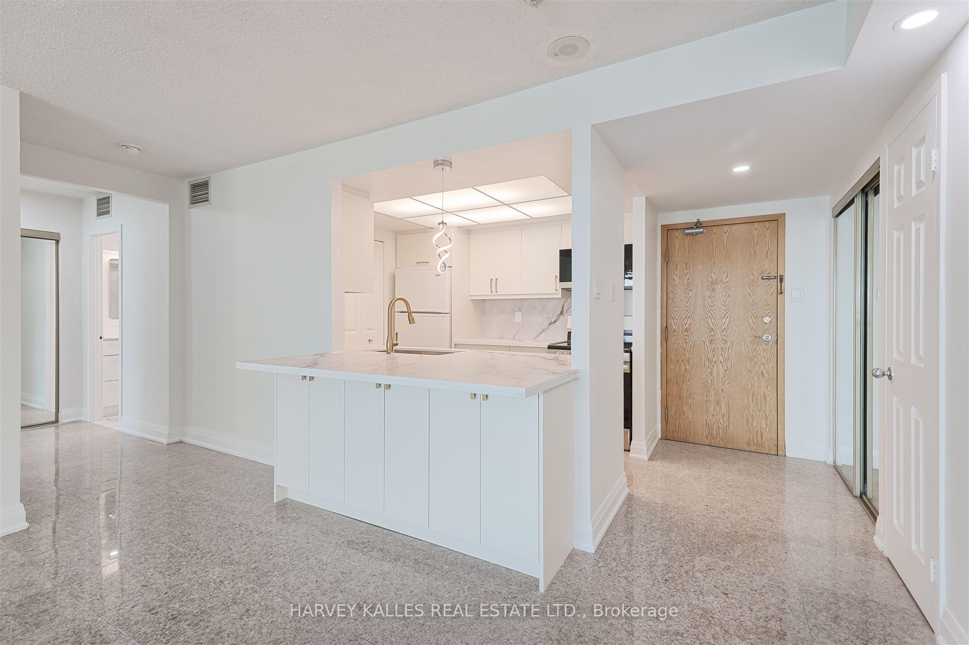 99 Harbour Square 2506