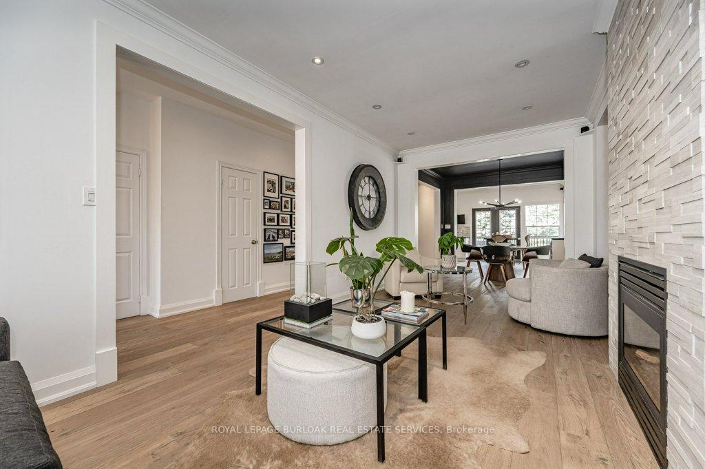 2 Bedrooms Condo at 1061 North Shore, Burlington For sale