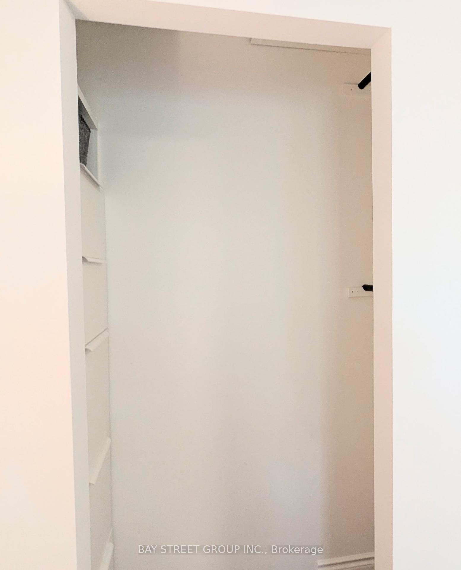 3 Bedrooms Condo at 89 Rameau,  Toronto For sale
