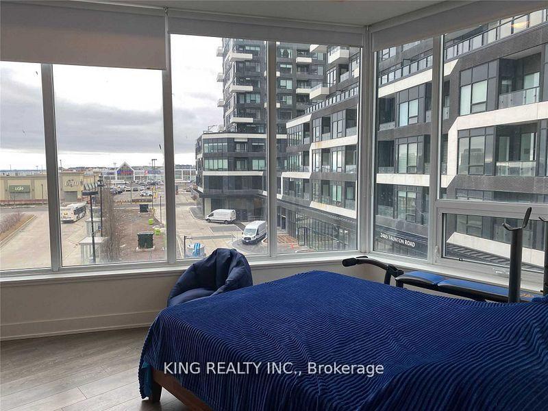 2 Bedrooms Condo at 297 Oak Walk, Oakville For sale