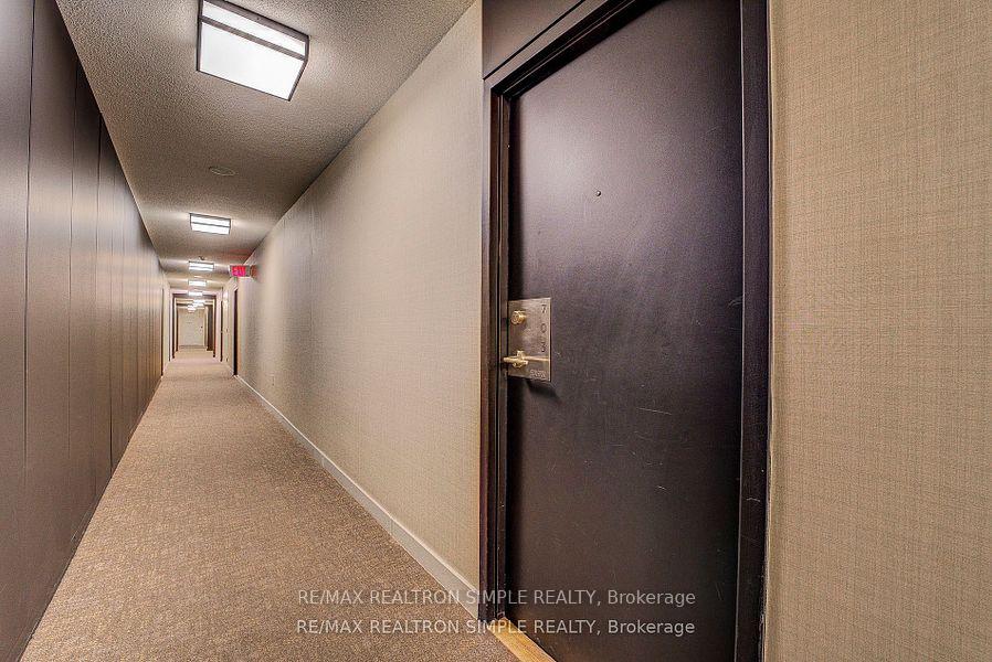 2 Bedrooms Condo at 15 Brunel, Toronto For sale