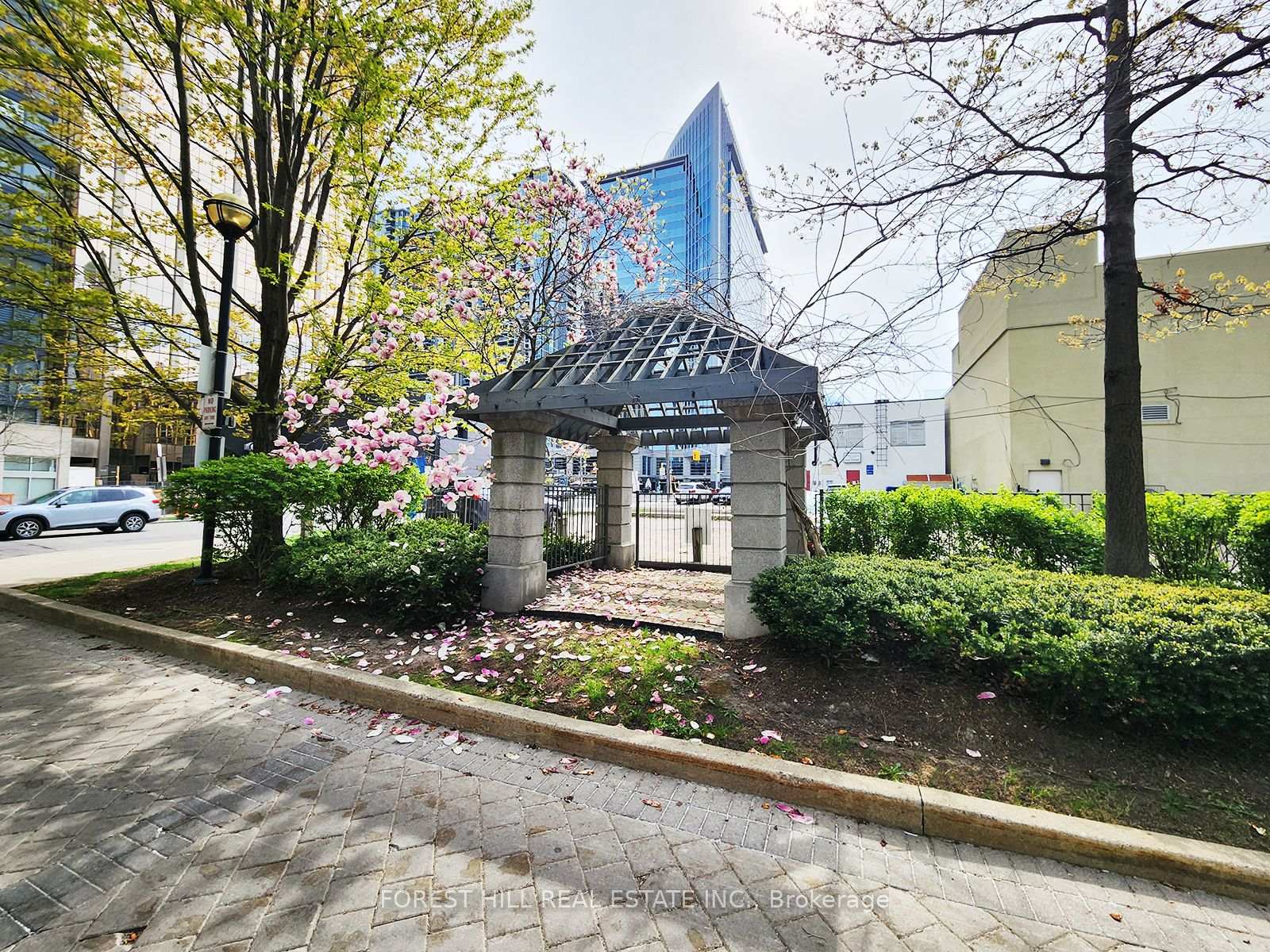 3 Bedrooms Condo at 21 Hillcrest, Toronto For sale