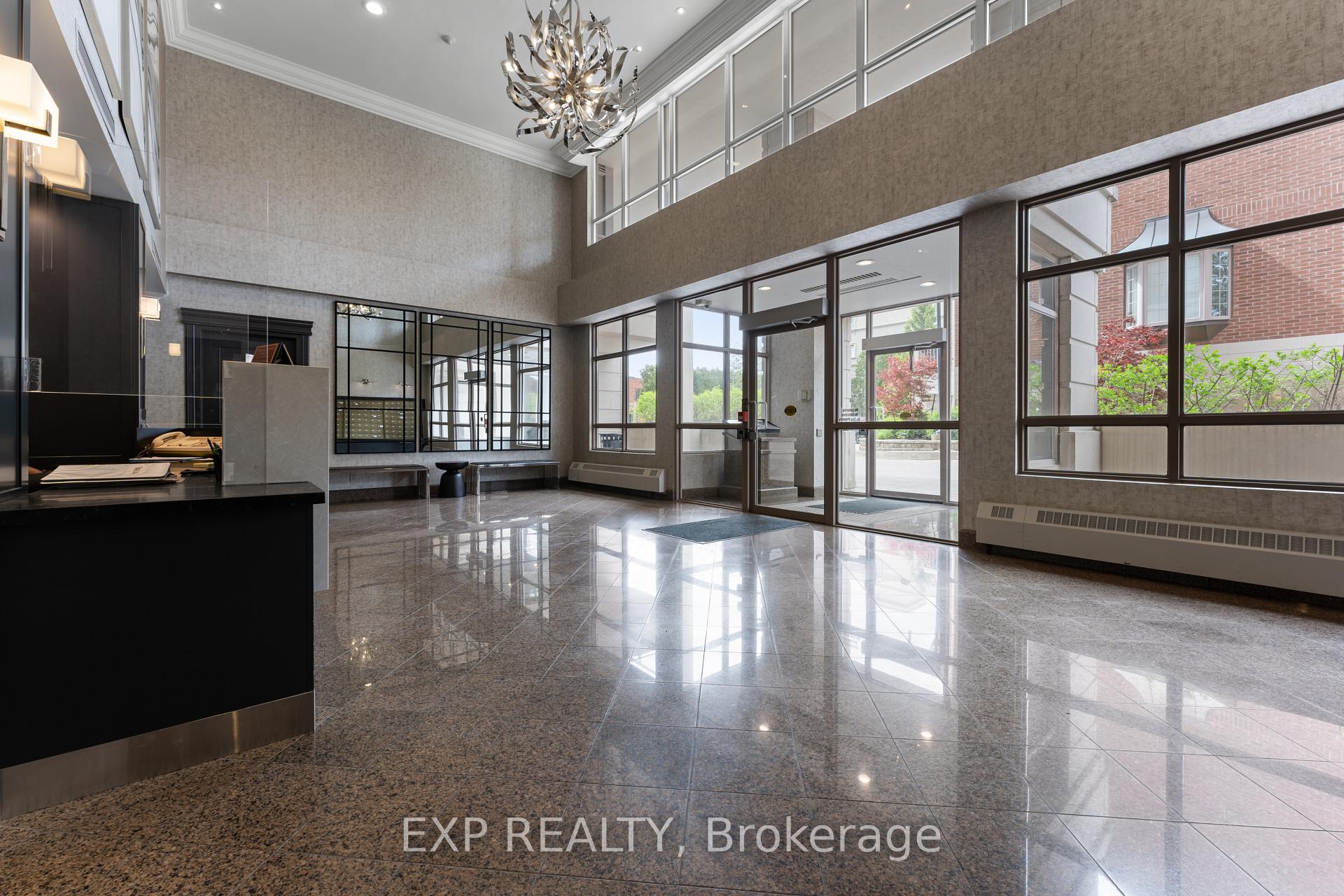 3 Bedrooms Condo at 2 Clairtrell, Toronto For sale