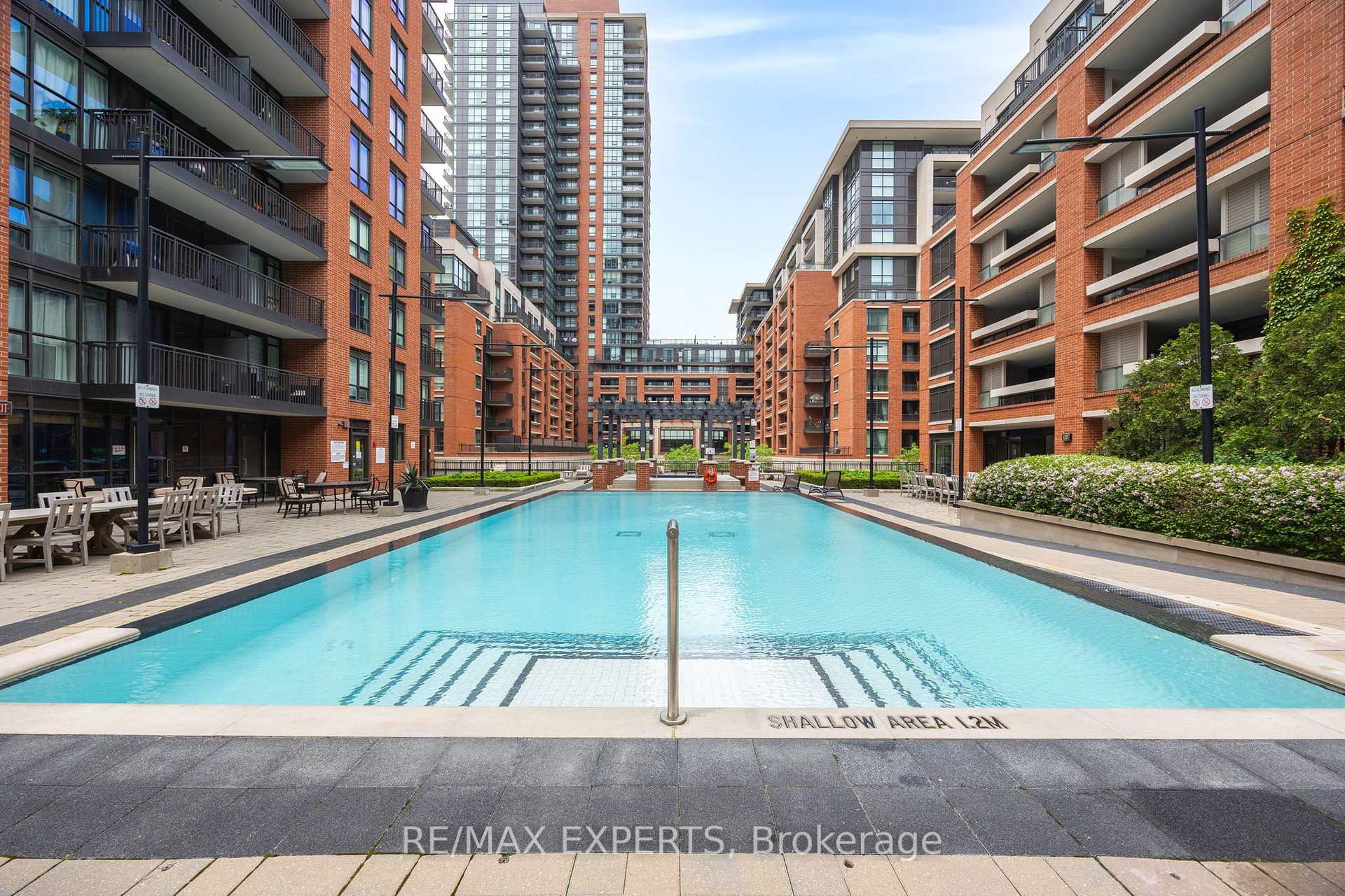 3 Bedrooms Condo at 36 Via Bagnato, Toronto For sale