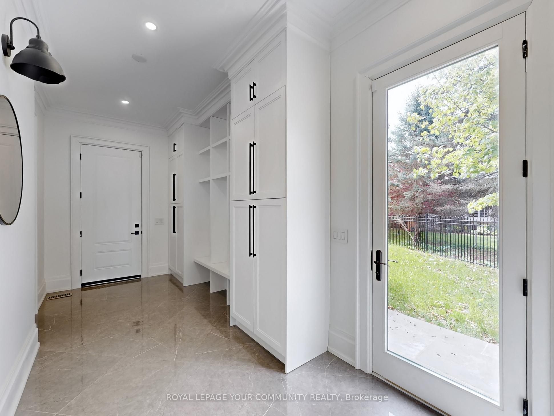 1257 Lakeshore Road W
