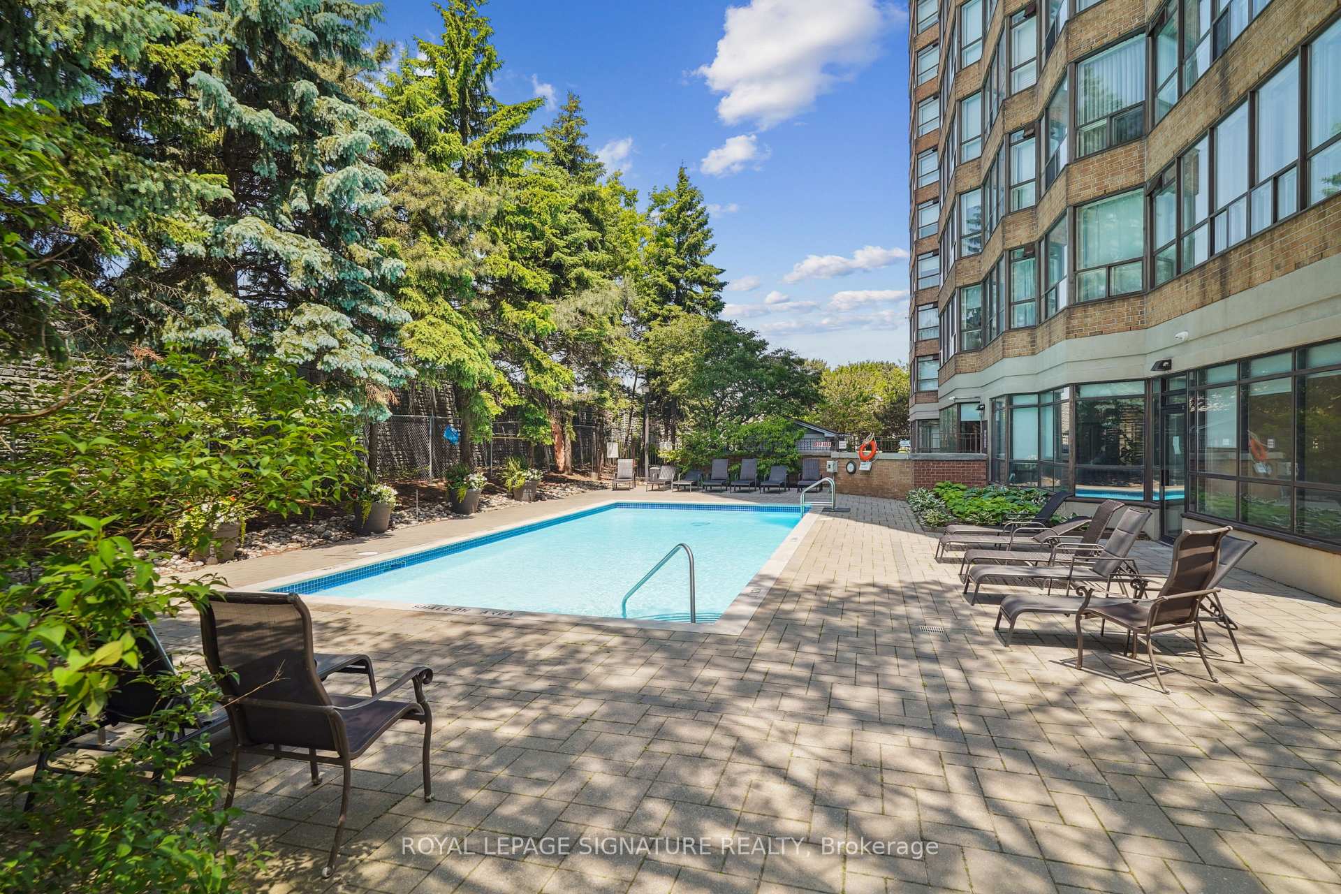 2 Bedrooms Condo at 271 Ridley, Toronto For sale