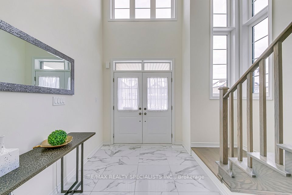 328 Valleyway