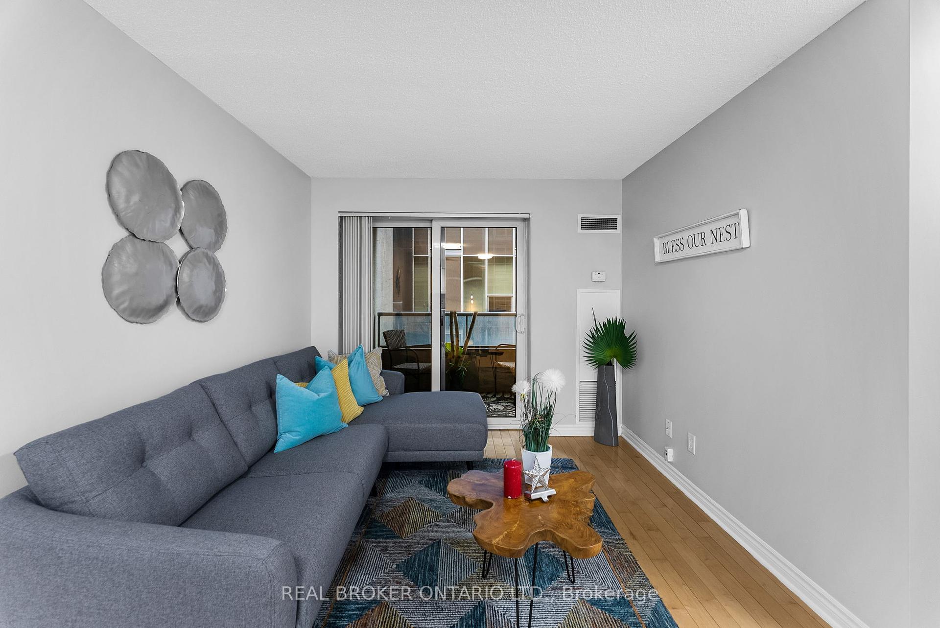 2 Bedrooms Condo at 250 Wellington,  Toronto For sale