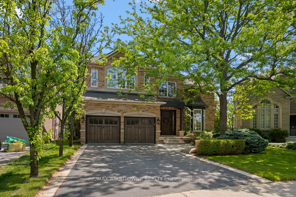 2213 Galloway Drive, Oakville, ON L6H 5M1