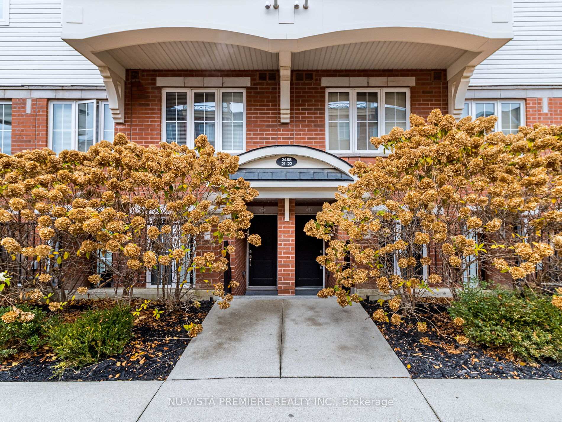 2 Bedrooms Condo at 2488 Post, Oakville For sale