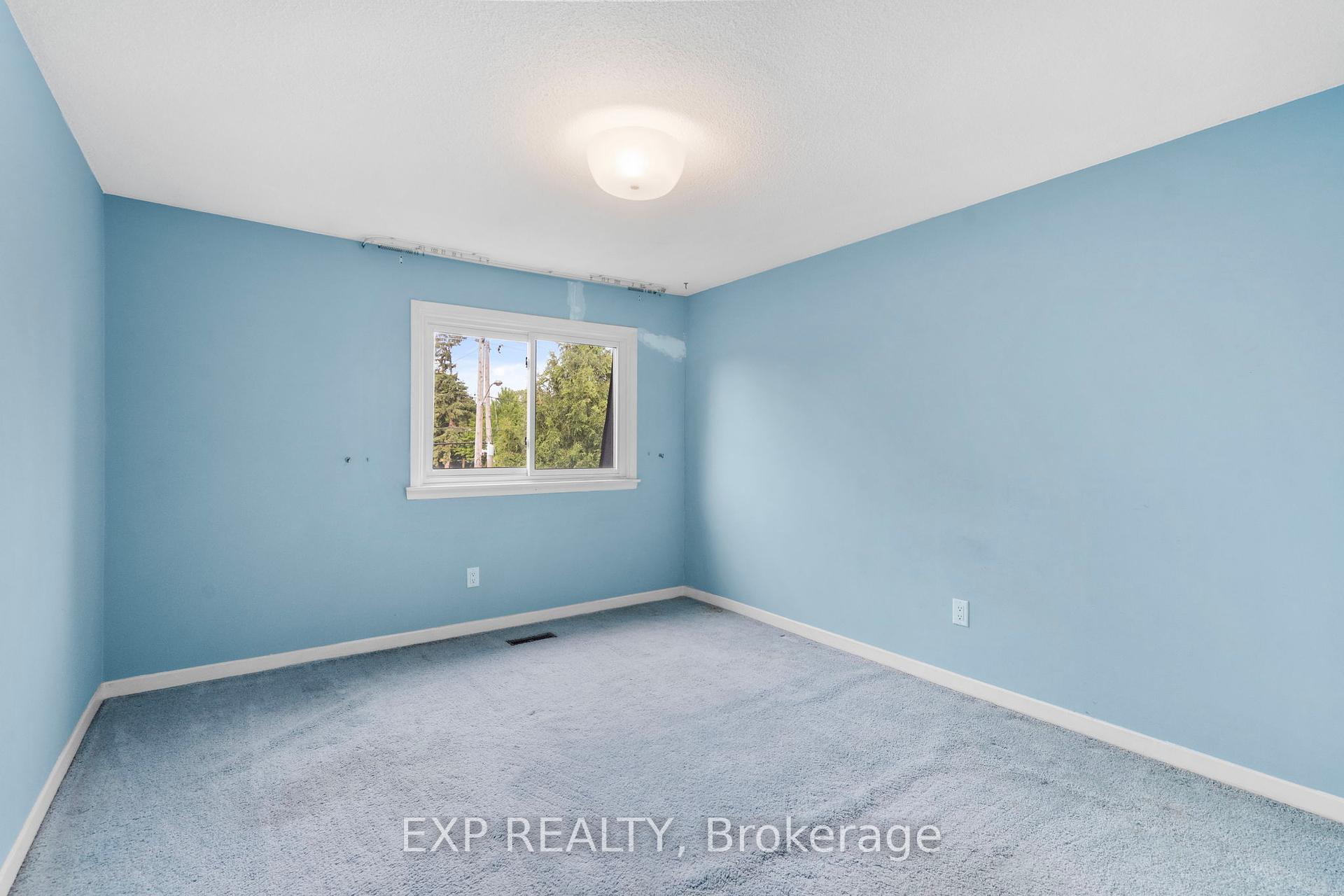3 Bedrooms Condo at 108 Flaming Rose, Toronto For sale