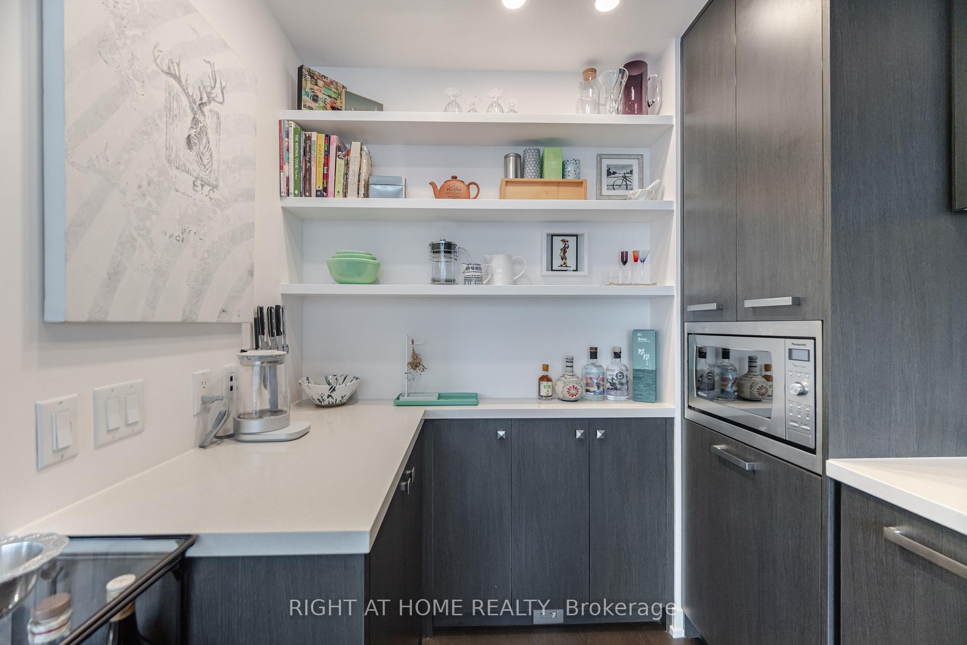 1 Bedroom Condo at 455 Front, Toronto For sale