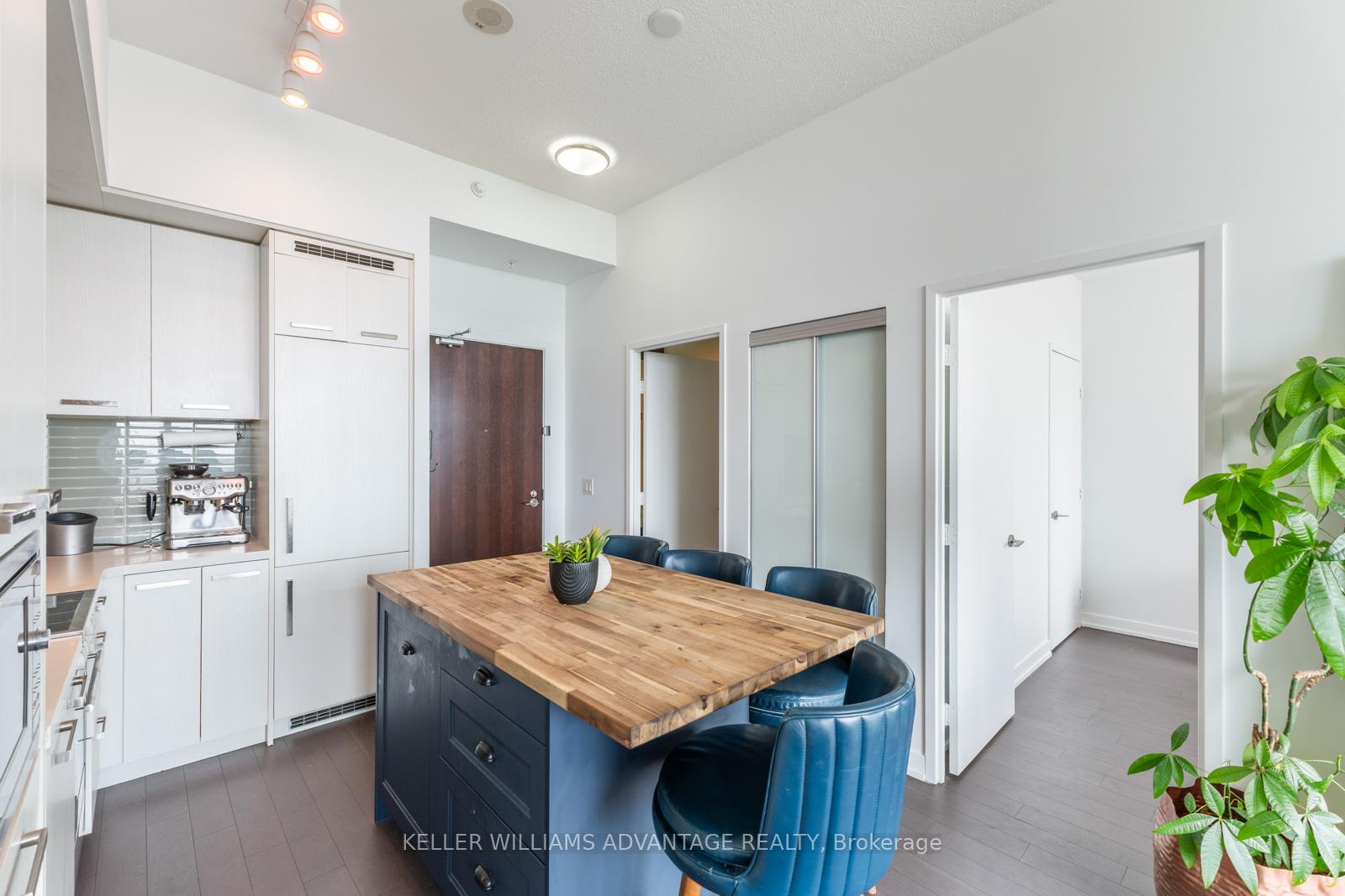 2 Bedrooms Condo at 120 Bayview, Toronto For sale