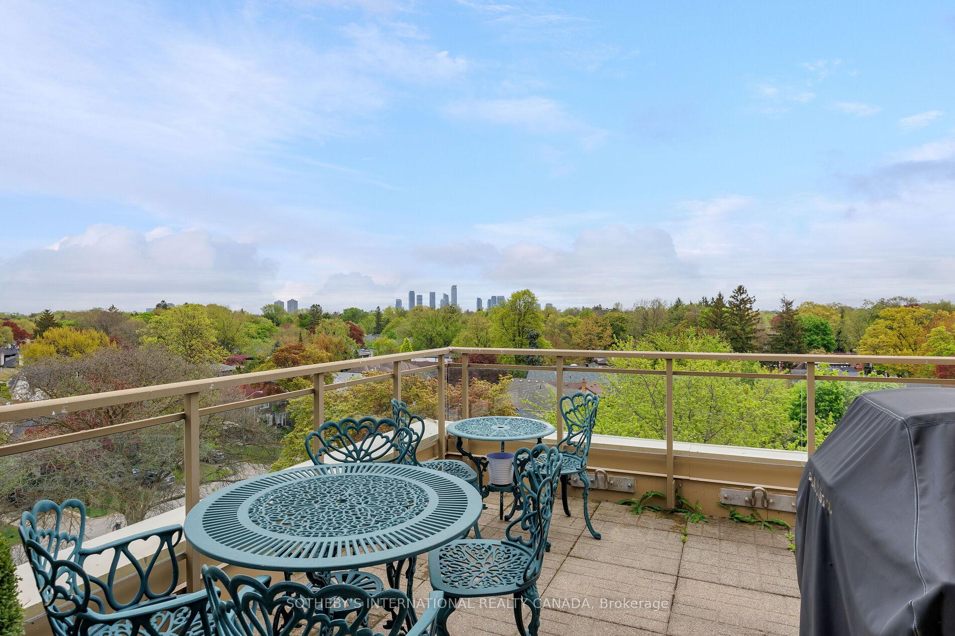 2 Bedrooms Condo at 935 Royal York, Toronto For sale