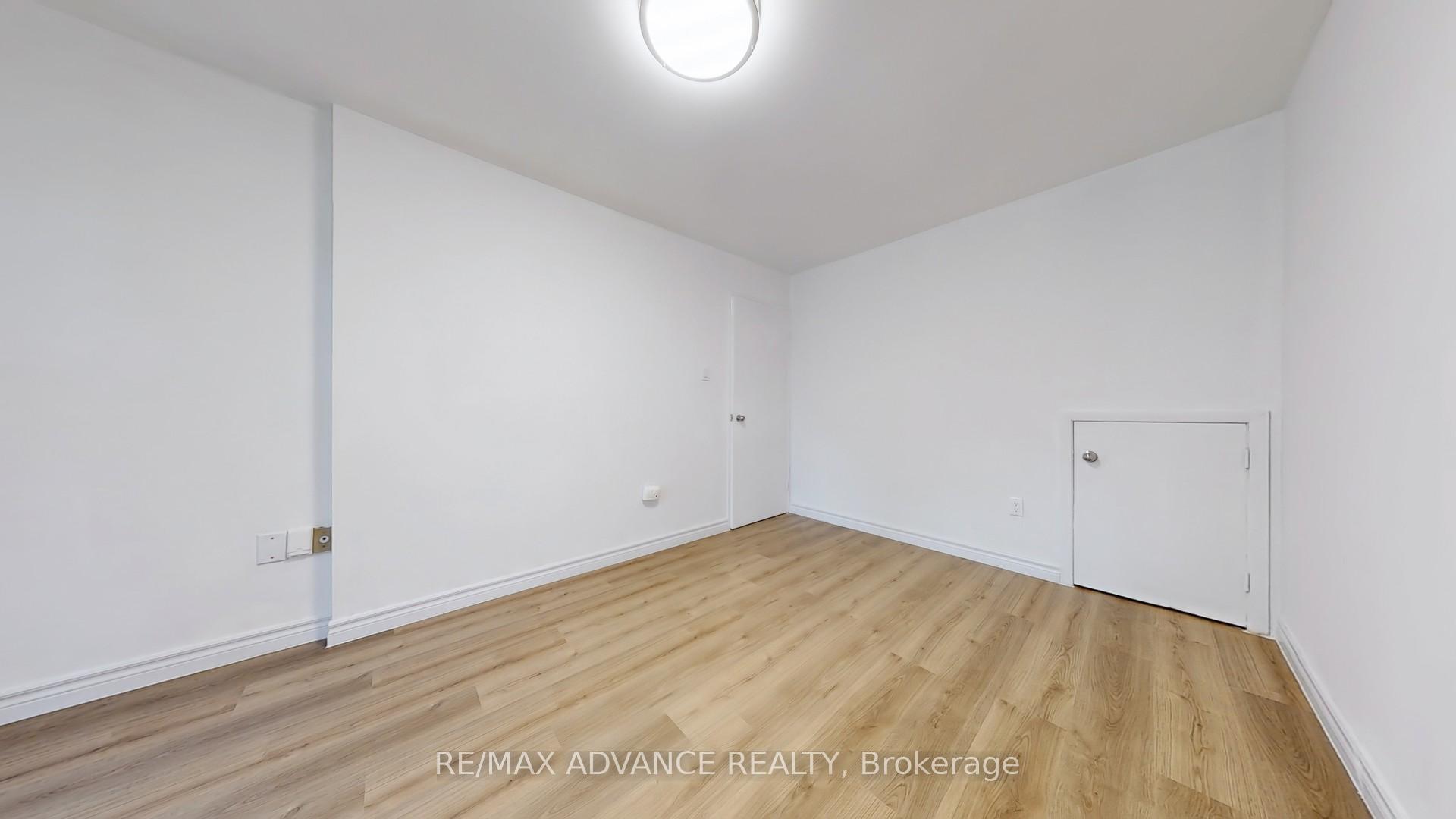 4 Bedrooms Condo at 165 Cherokee, Toronto For sale