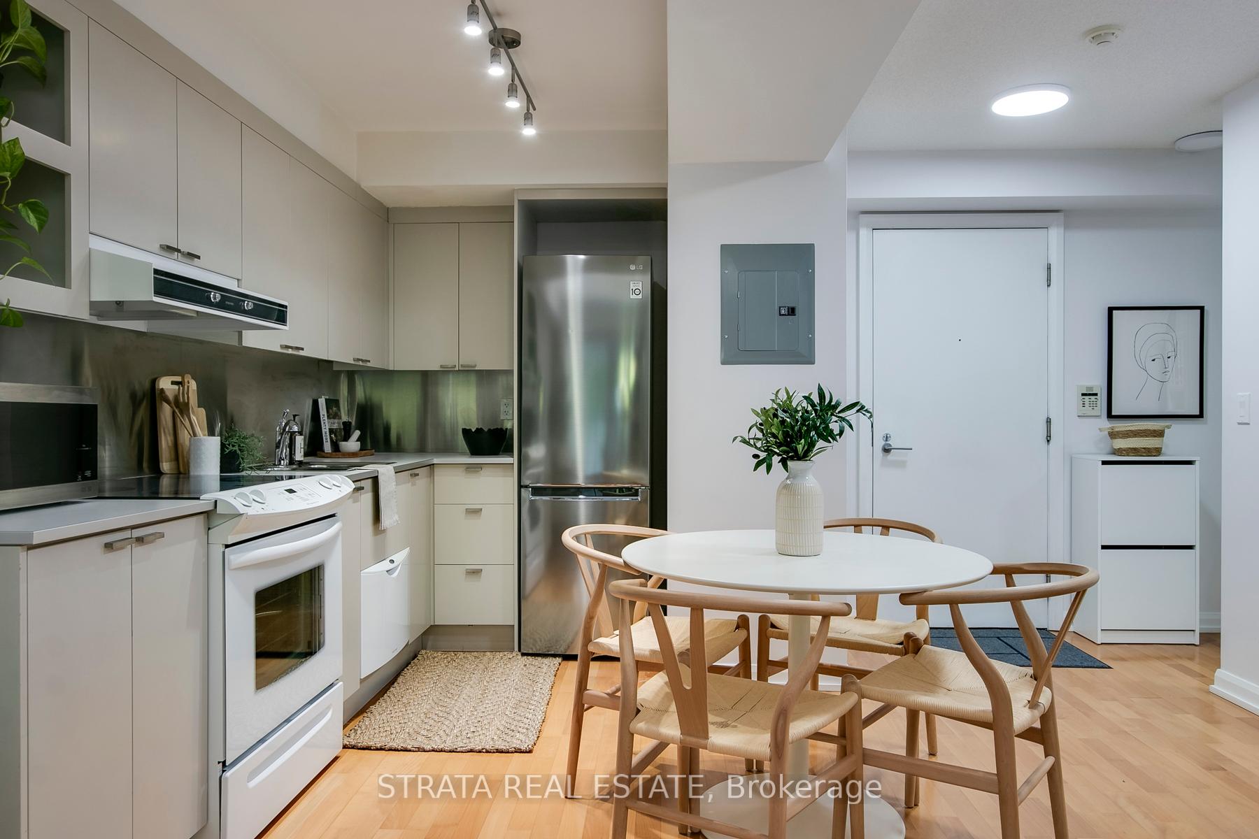 1 Bedroom Condo at 111 Elizabeth, Toronto For sale