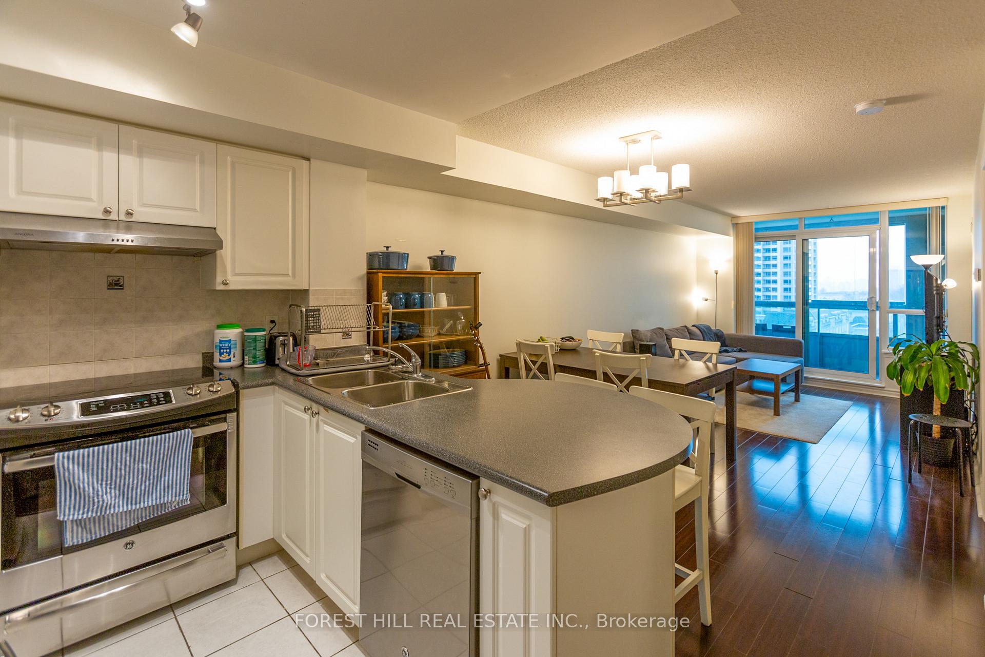 2 Bedrooms Condo at 17 Barberry, Toronto For sale