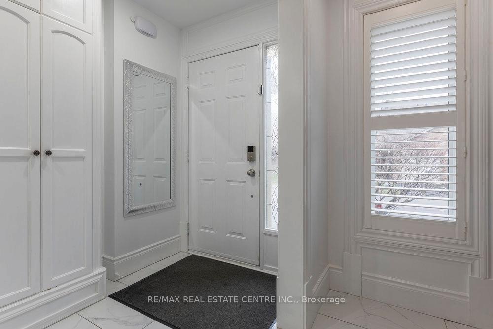 3 Bedrooms Condo at 2774 King,  Hamilton For sale