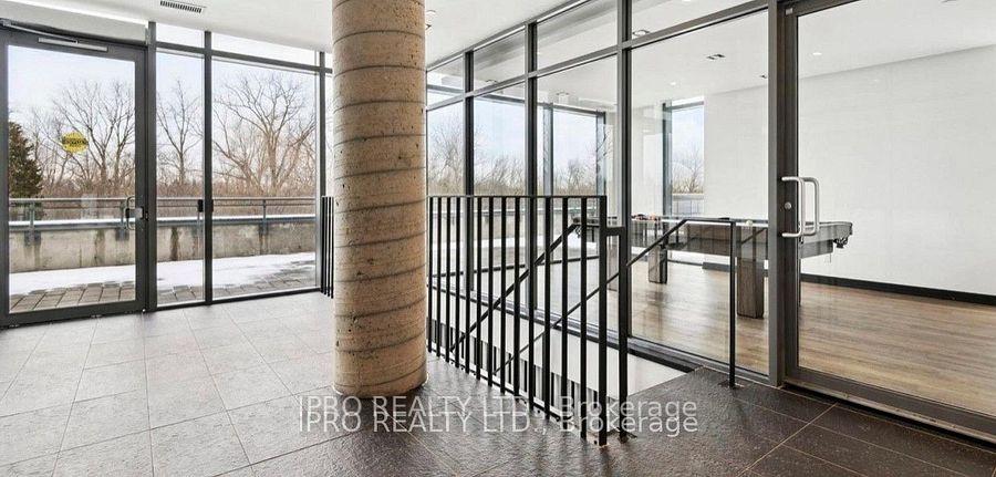 2 Bedrooms Condo at 5230 Dundas, Burlington For sale