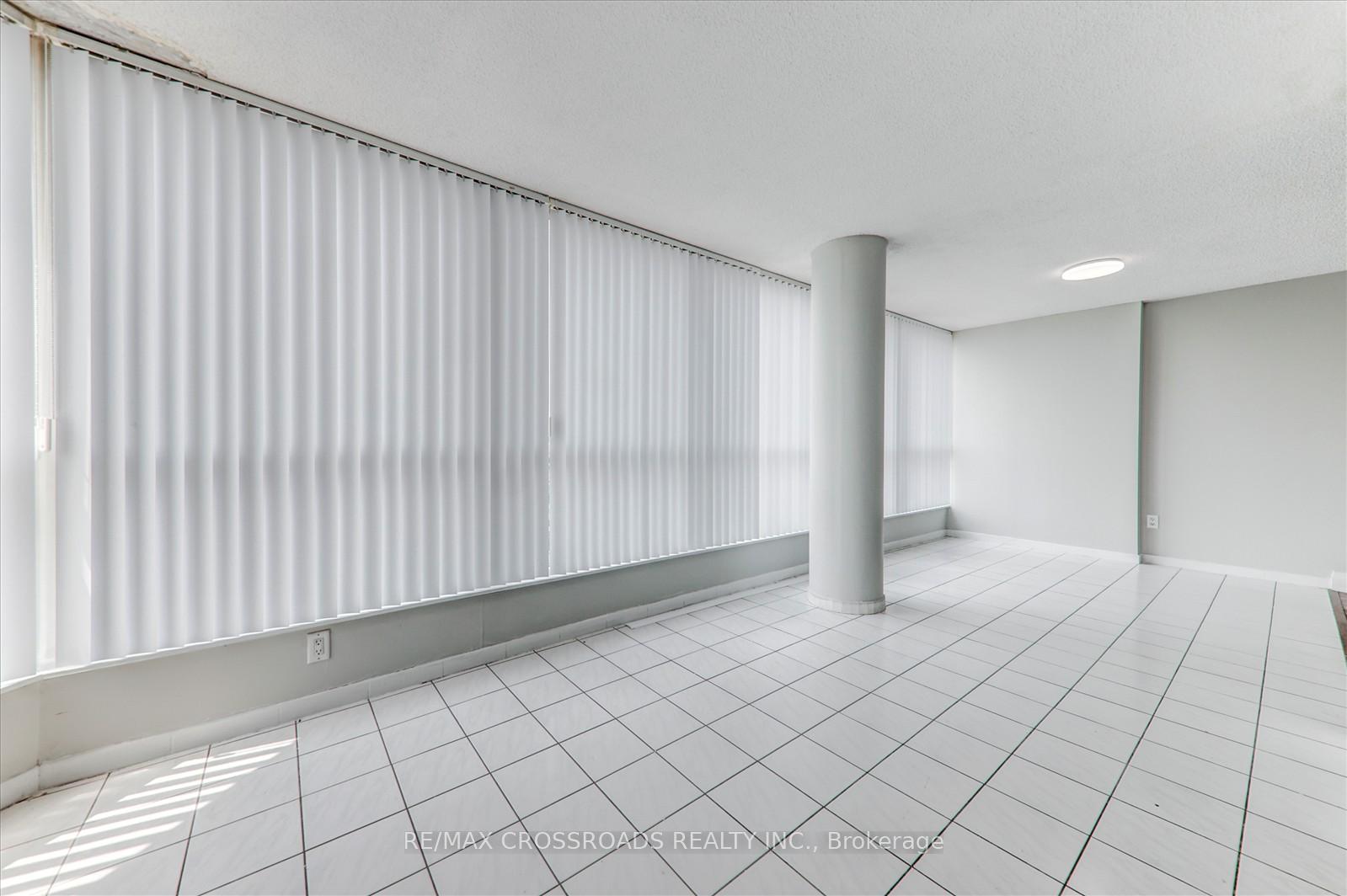 2 Bedrooms Condo at 1 Rowntree, Toronto For sale