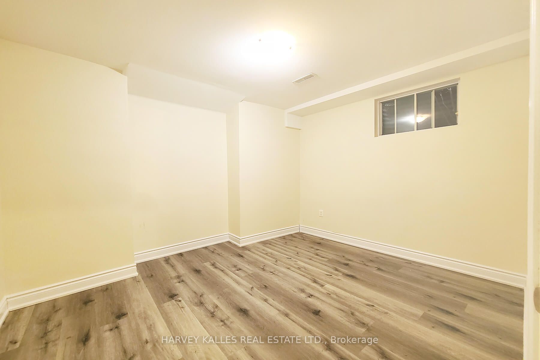 99 Stilecroft Drive Lower